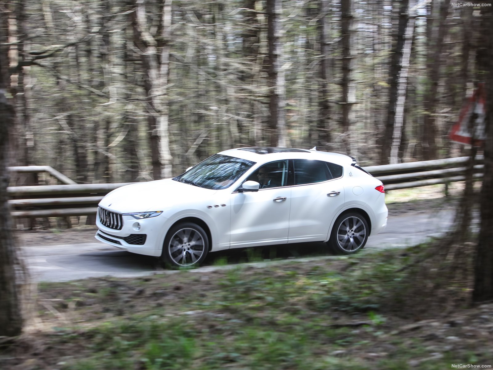 Maserati Levante 2017 1600 25