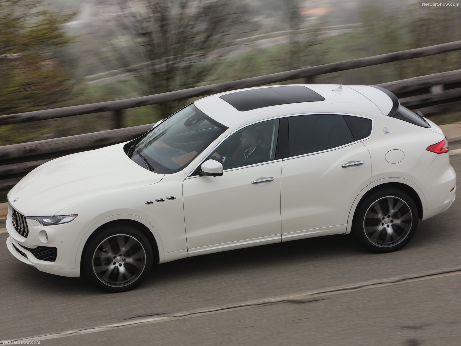 Maserati Levante 2017 1600 30