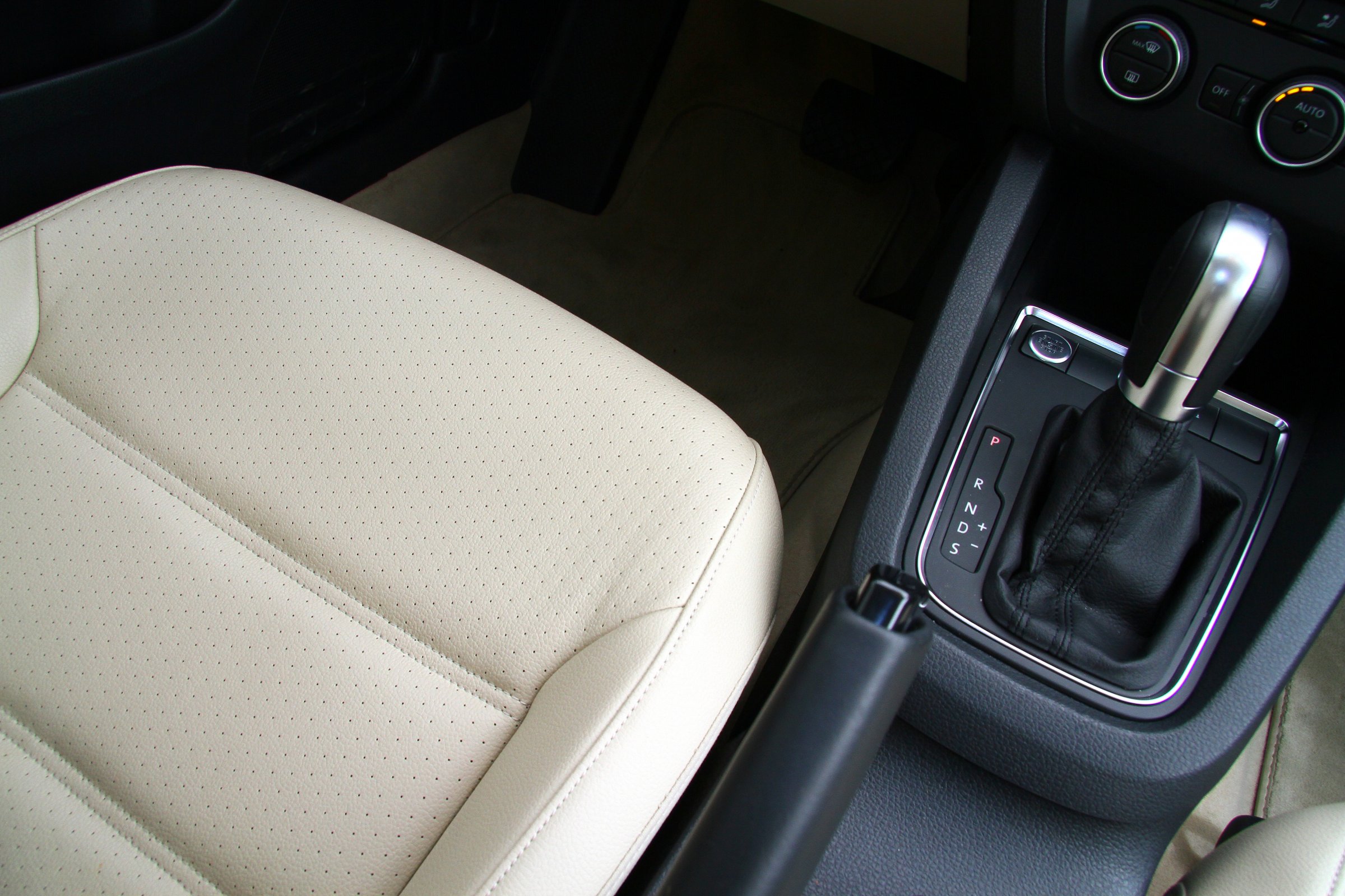VW Jetta Confortline 1.4 2016.jpg