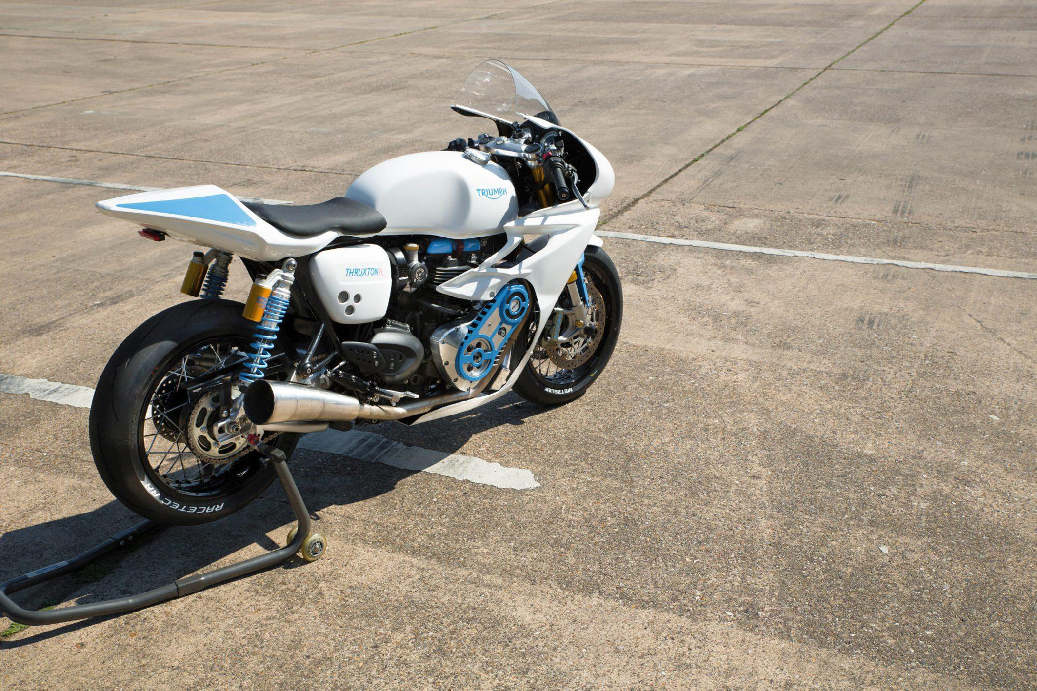 triumphthruxtonr_white_bike_2.jpg