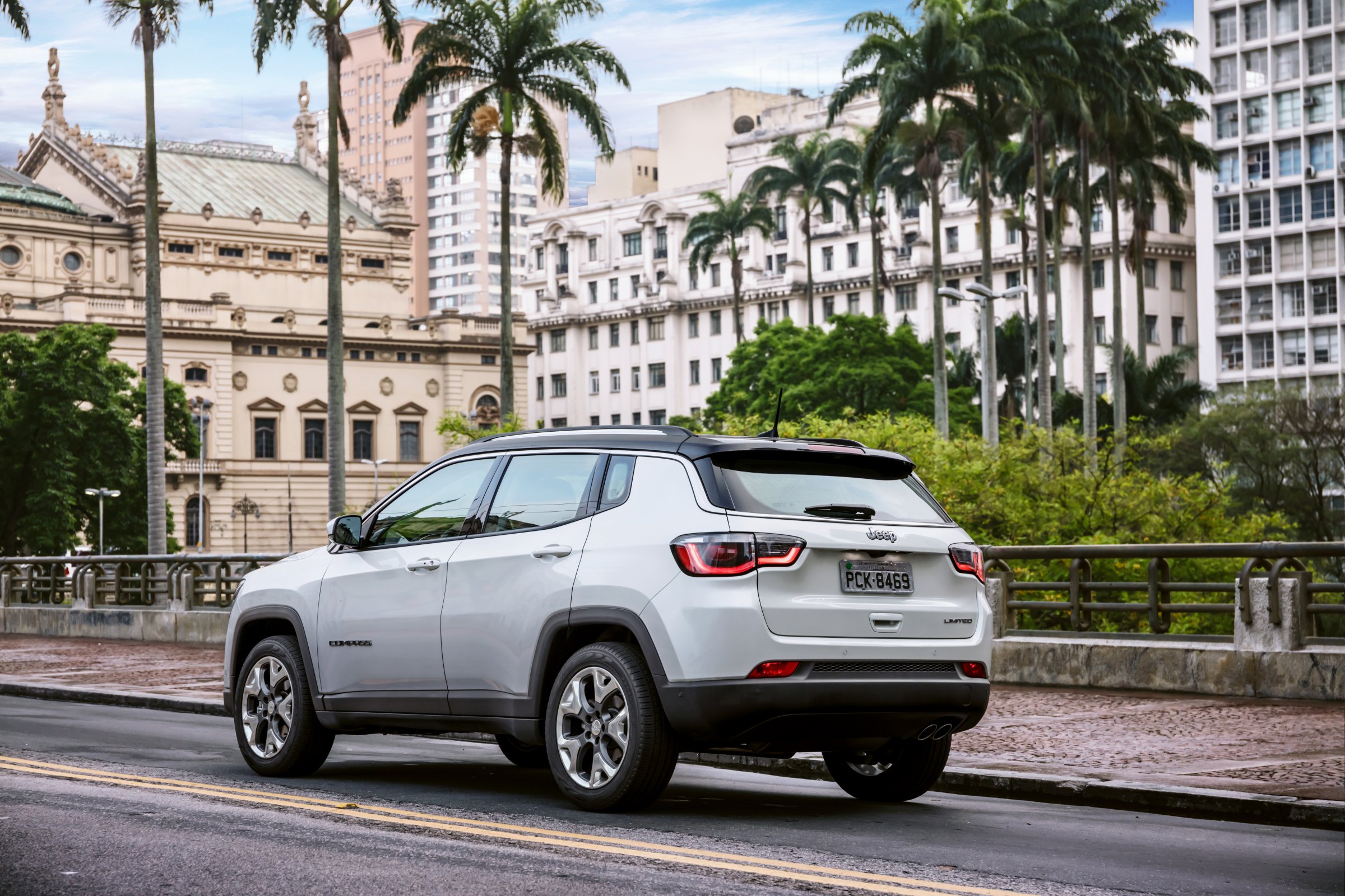 jeep_compass_limited_004.jpg