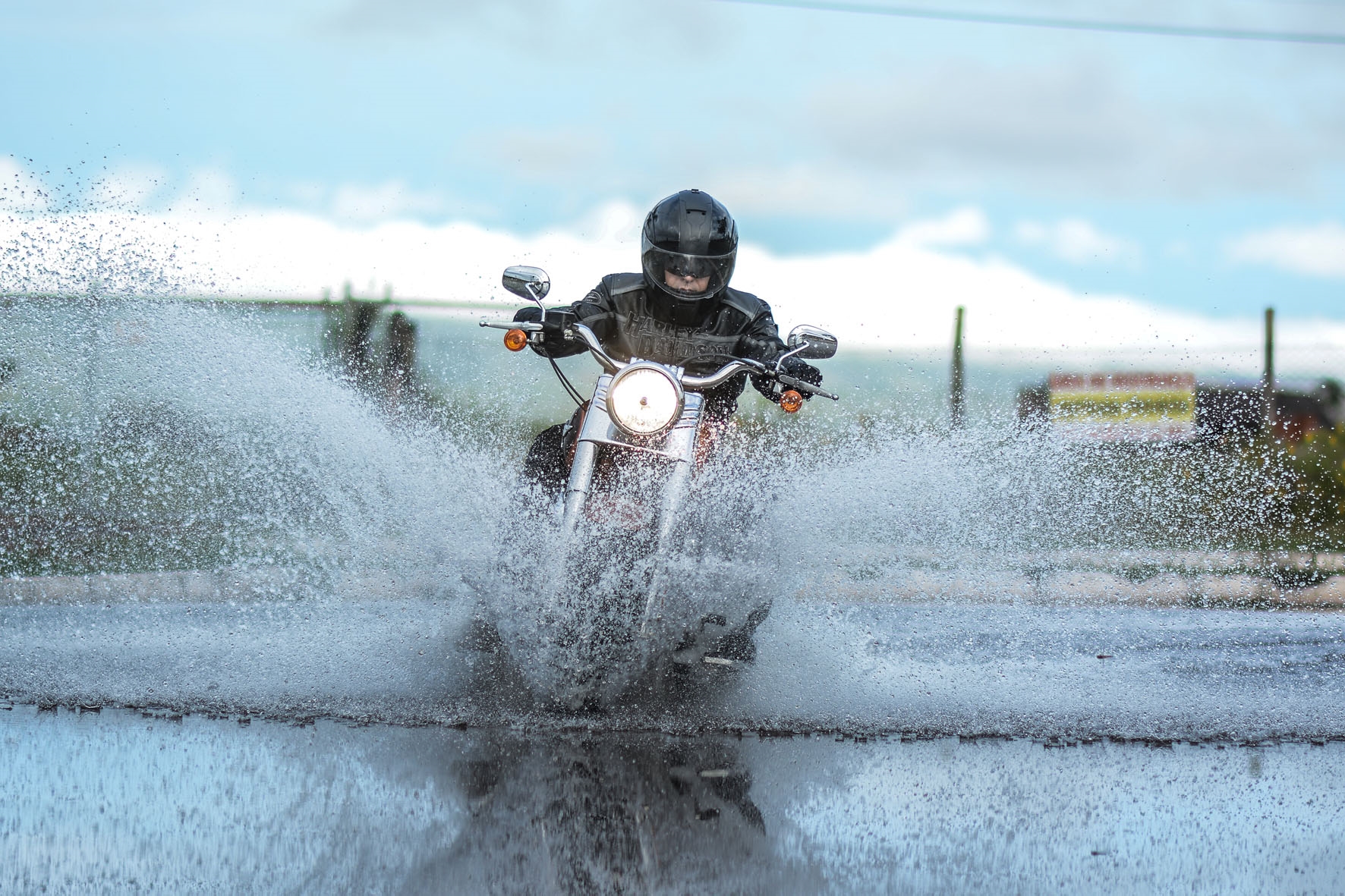 Dicas de Direção de Moto na Chuva