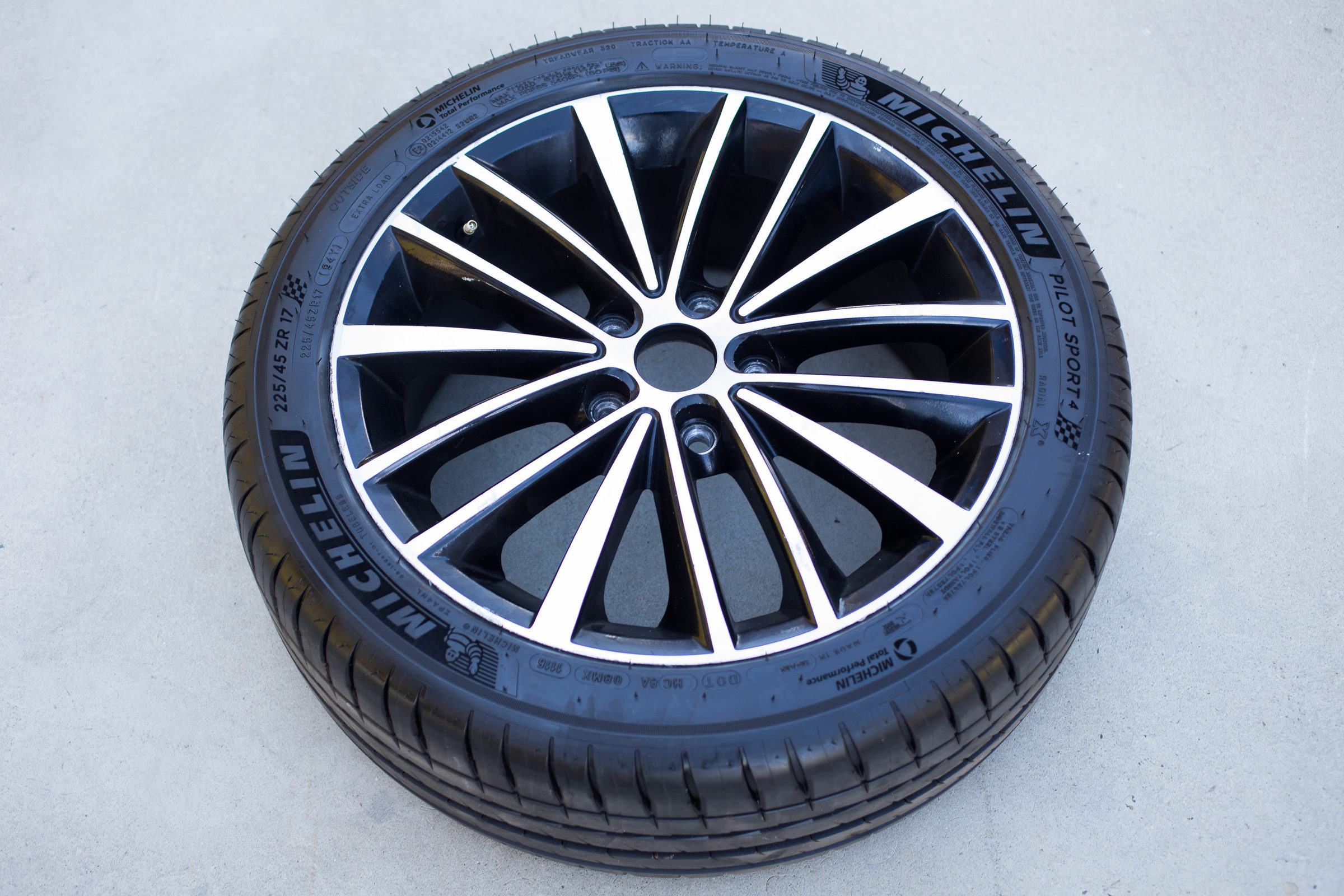 michelin_pilot_sport_4_26.jpg
