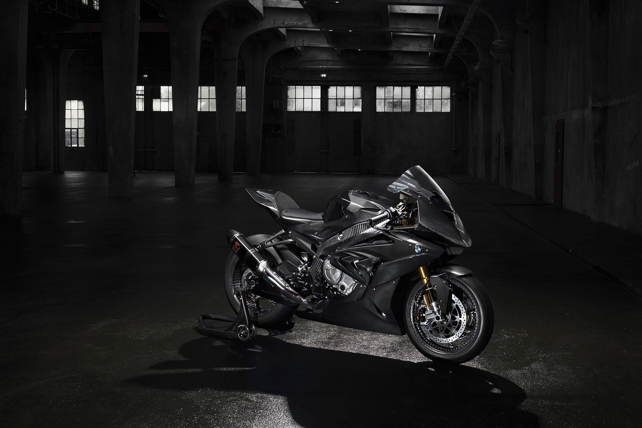 4_bmw_hp4_race_1.jpg
