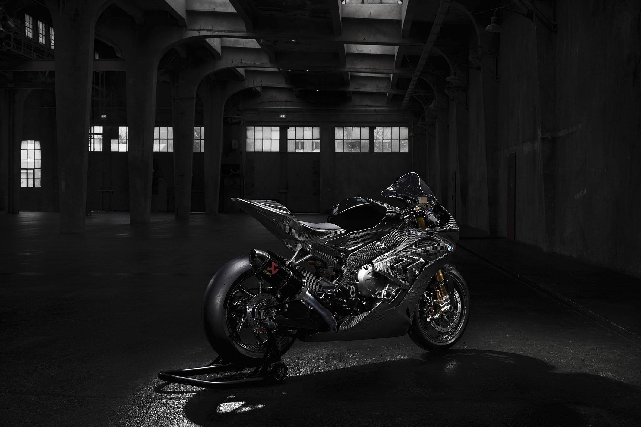 4_bmw_hp4_race_2.jpg