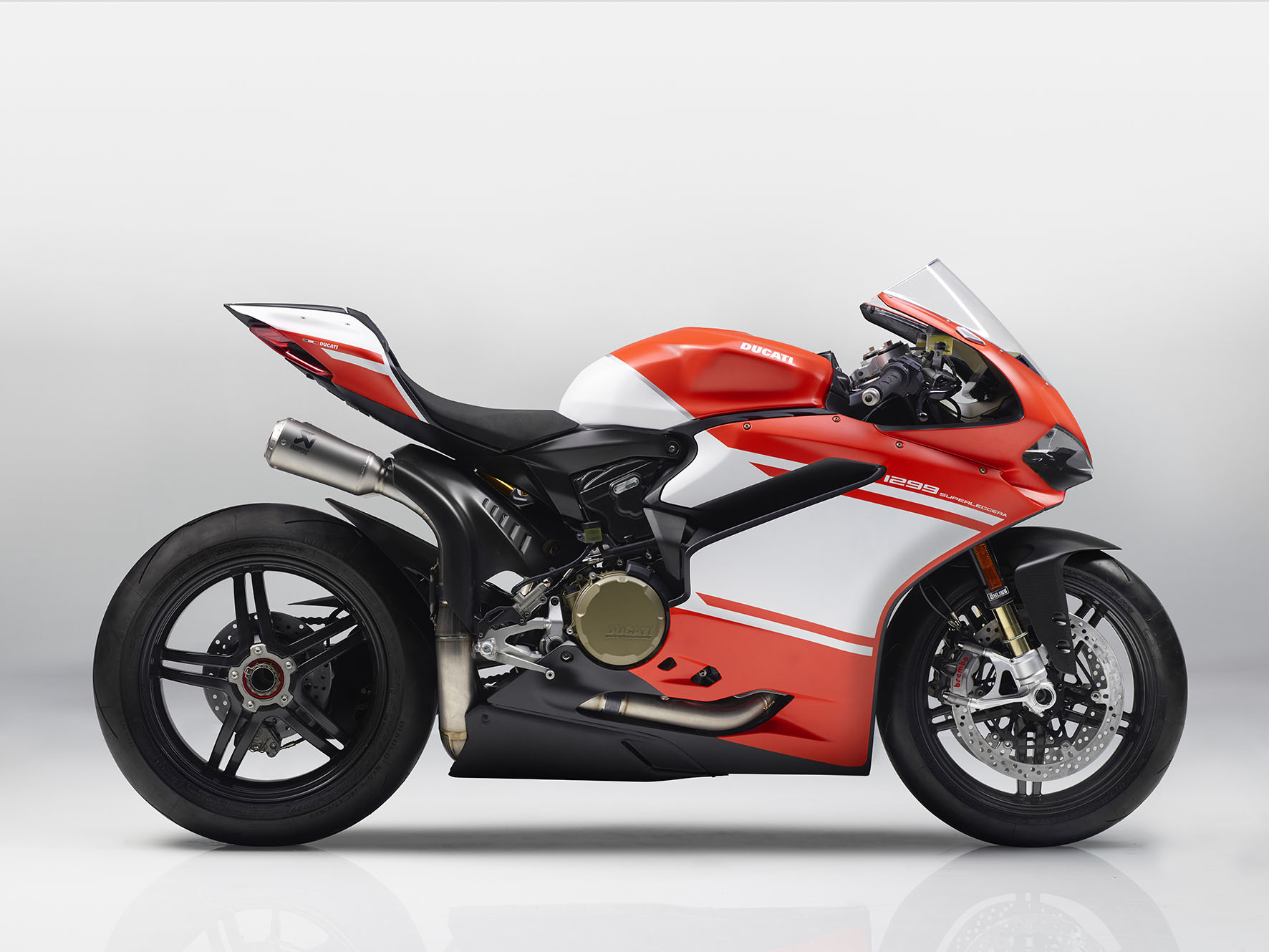 3_1299superleggera_1.jpg