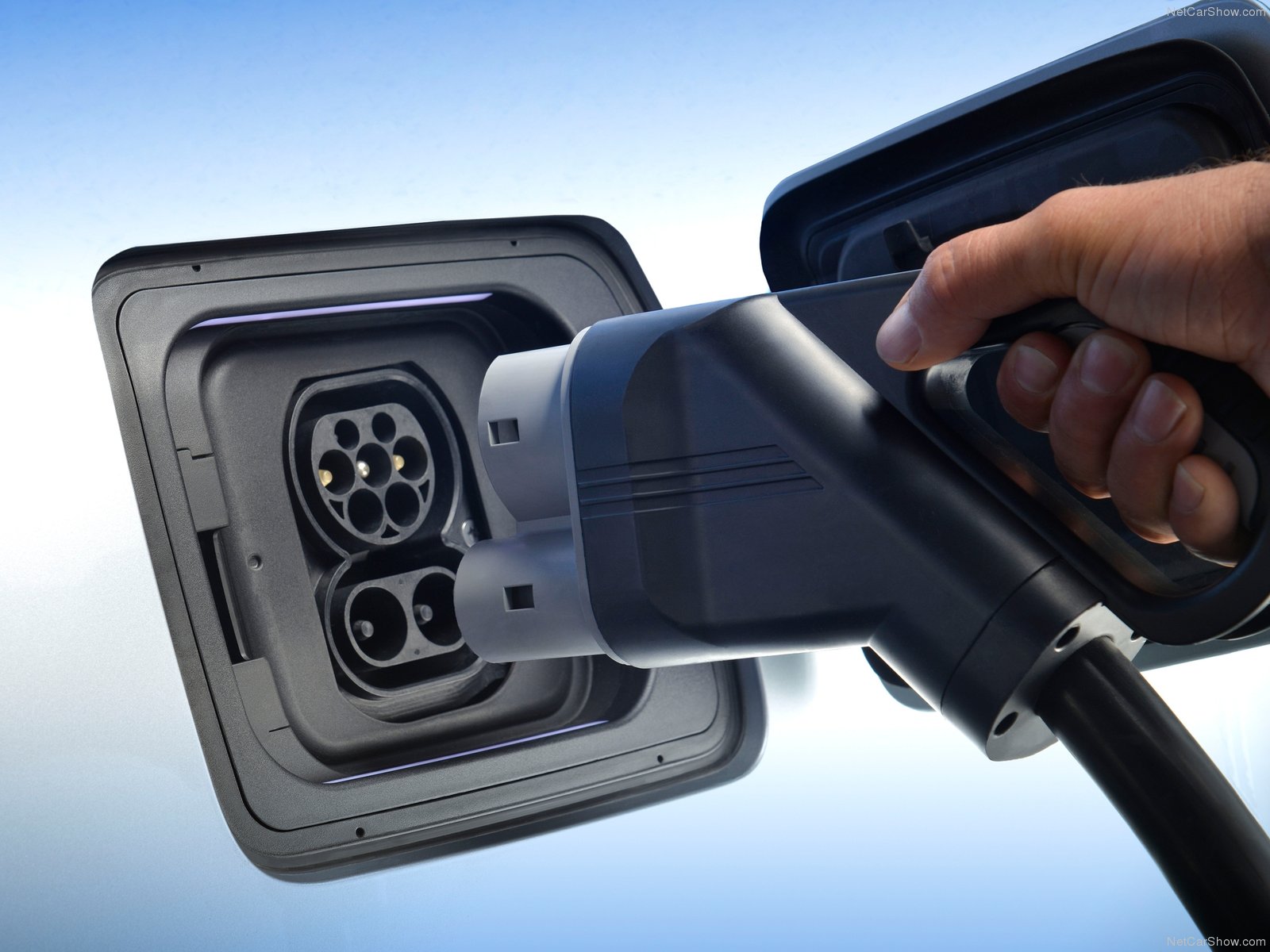 Elétricos recebem atenção das montadoras na Europa