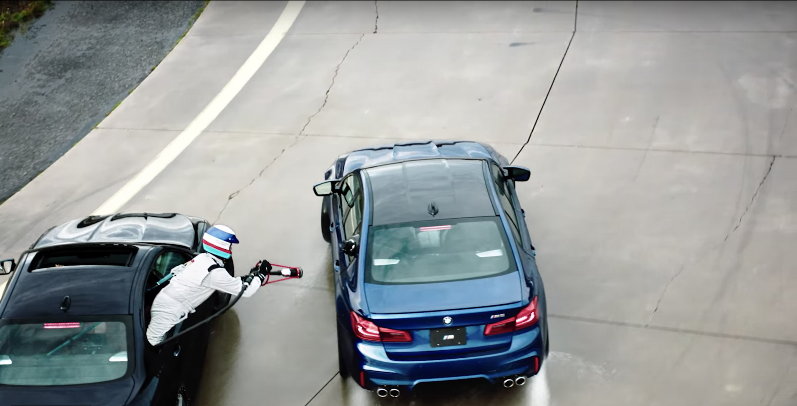 Vídeo teaser drifting BMW M5 reabastecimento