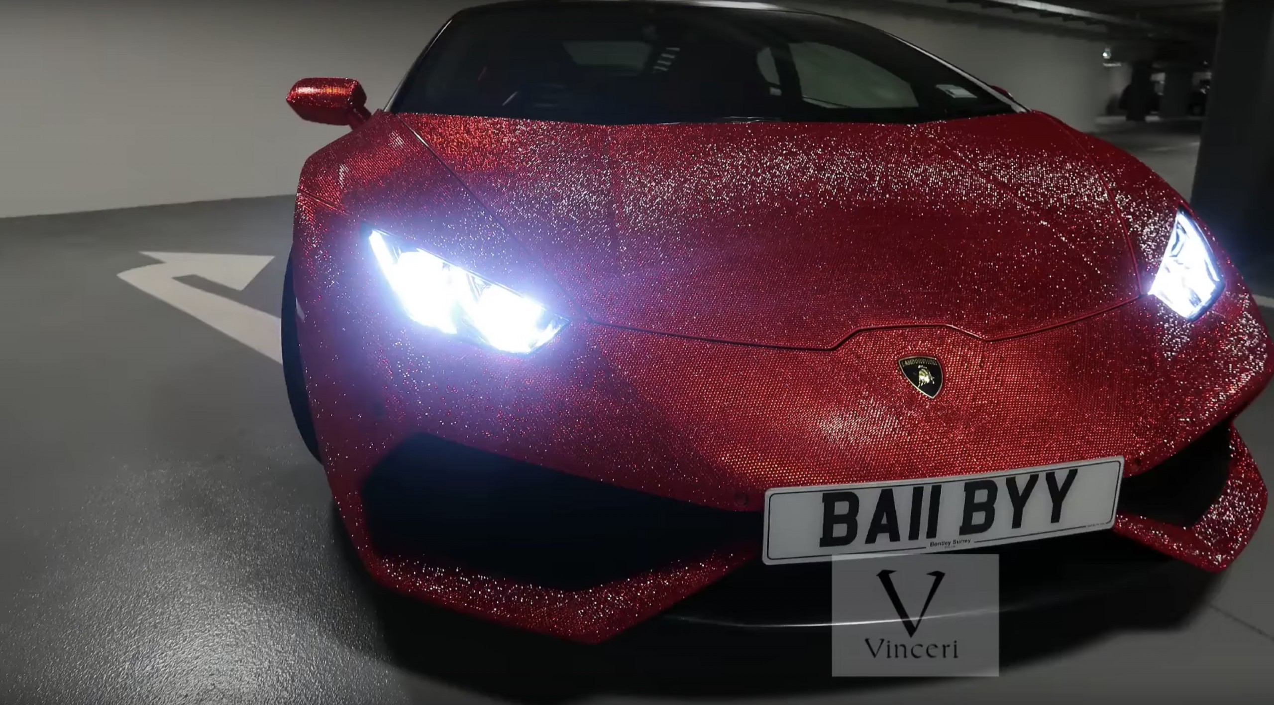 Lamborghini Huracán customizado com cristais Swarovski pela Vinceri UK