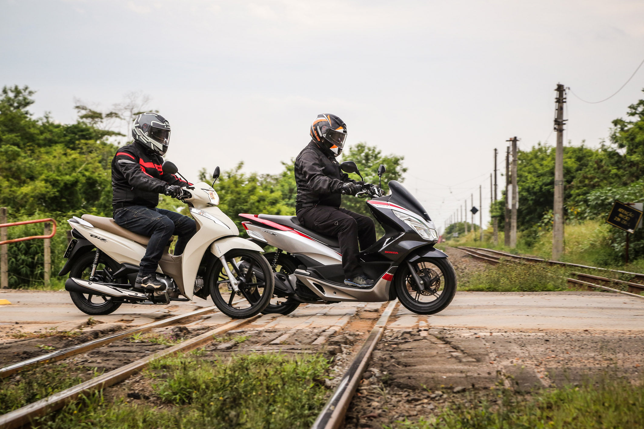 Honda PCX  x Honda Biz 2018