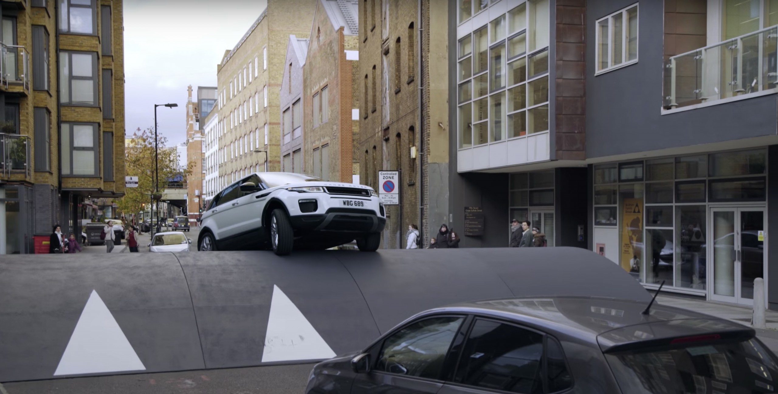 Range Rover Evoque lombada gigante comercial