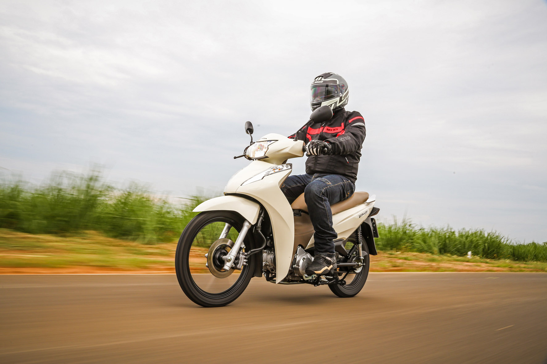 Honda PCX  x Honda Biz 2018