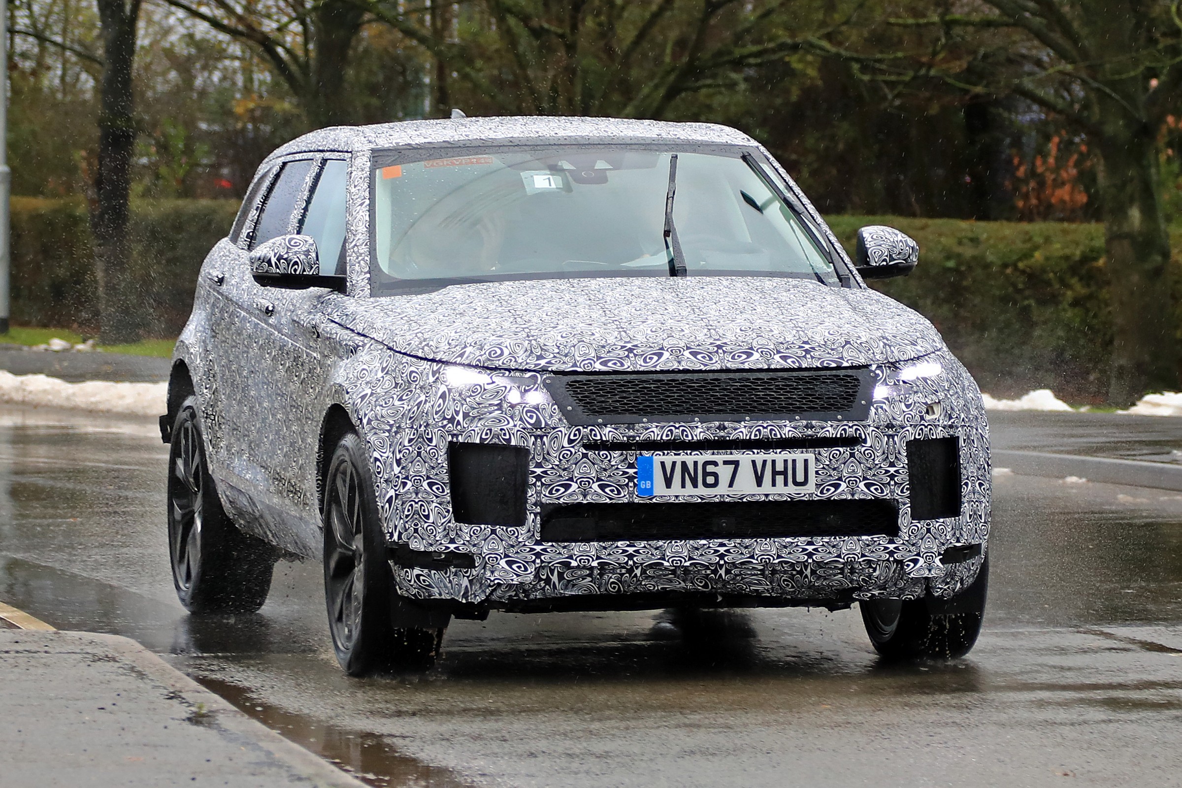 Range Rover Evoque segunda geração protótipo em testes camuflado