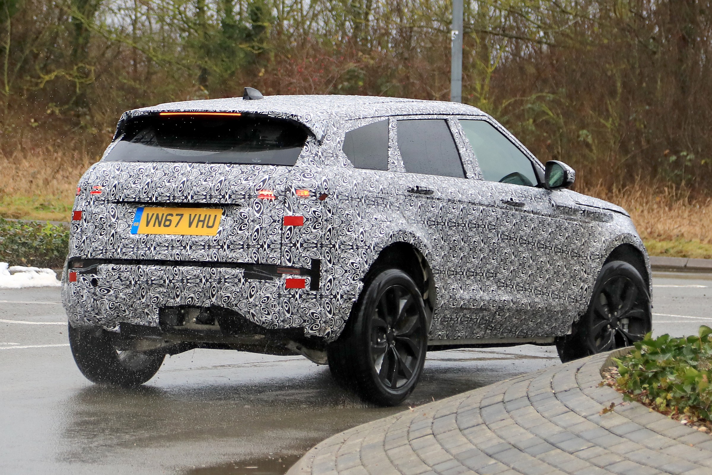 Range Rover Evoque segunda geração protótipo em testes camuflado