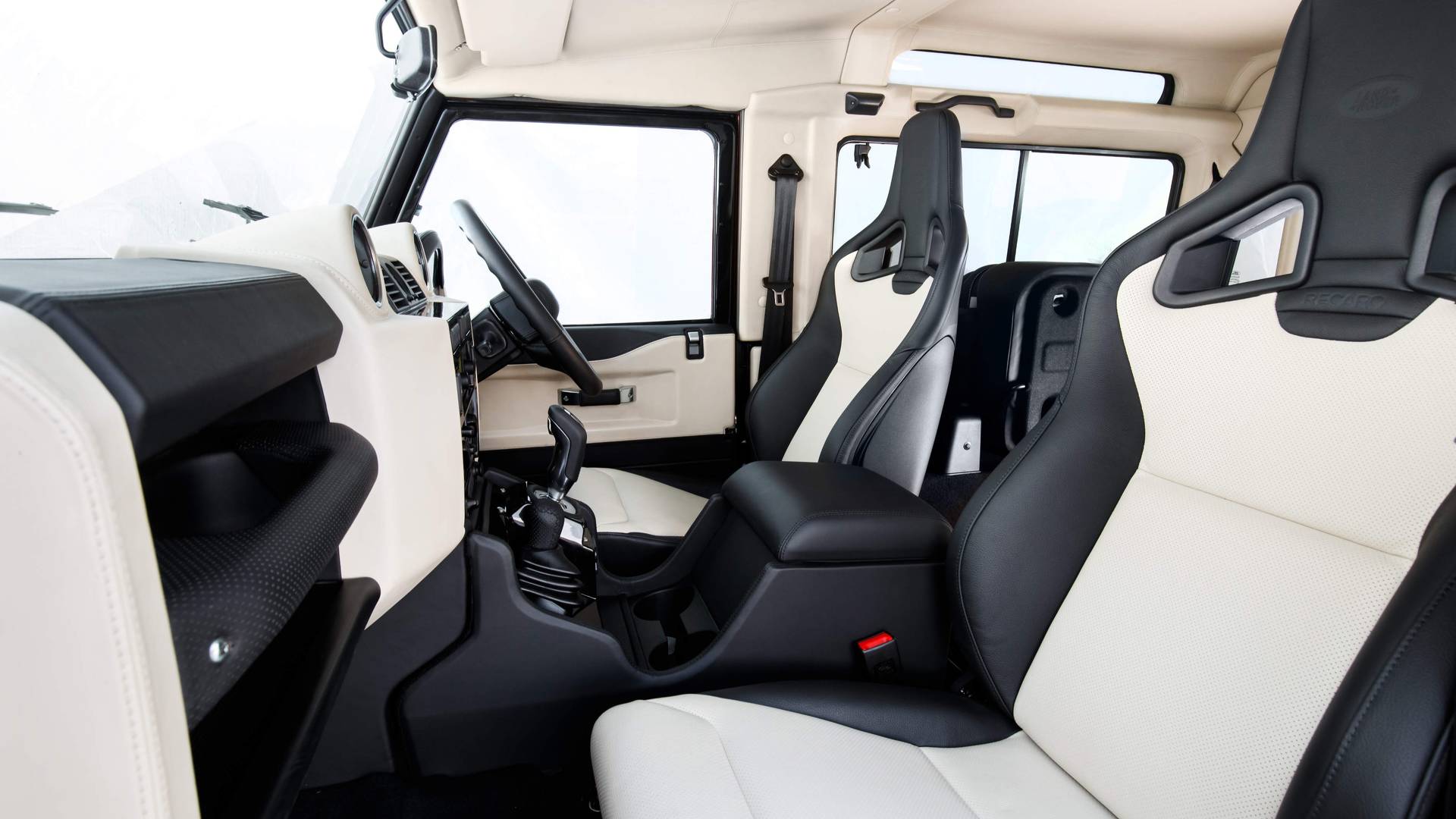 Land Rover Defender Works V8 70th edition