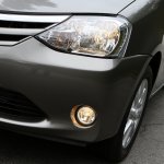 Comparativo Toyota Etios x Nissan March
