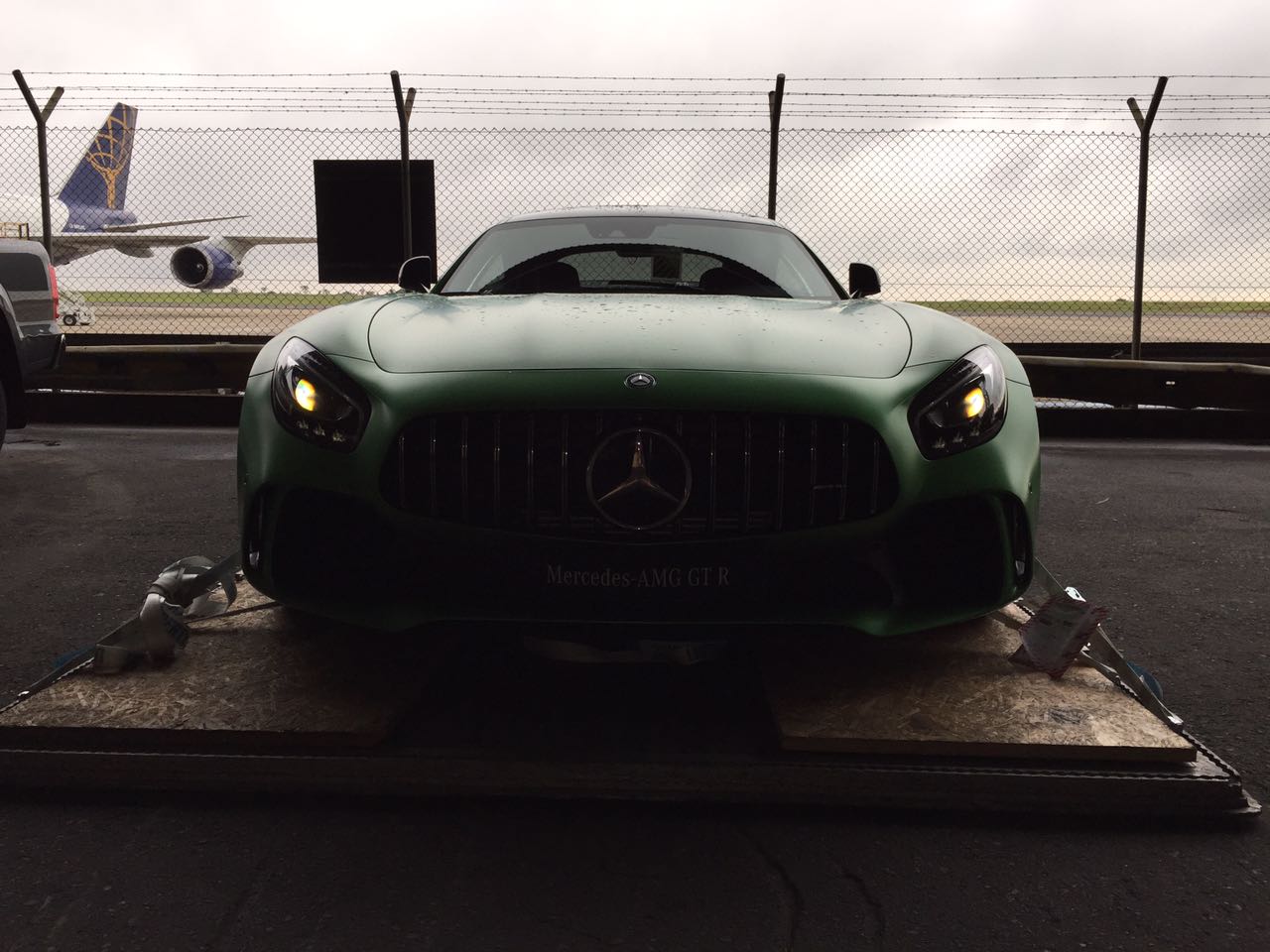 Flagra Mercedes-AMG GT R