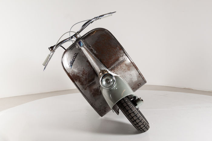 Vespa mais antiga é leiloada