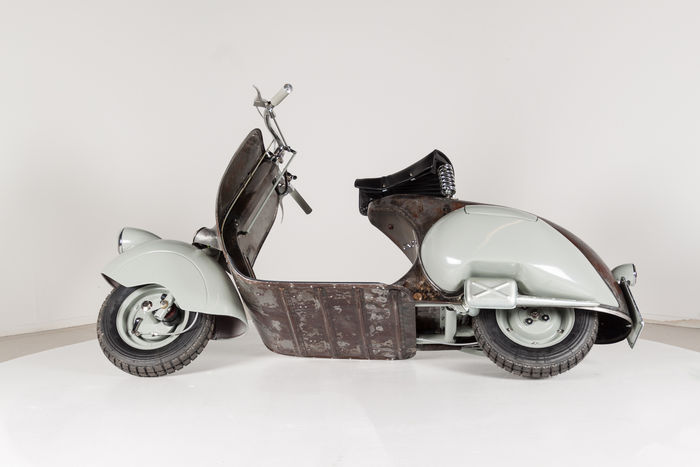Vespa mais antiga é leiloada