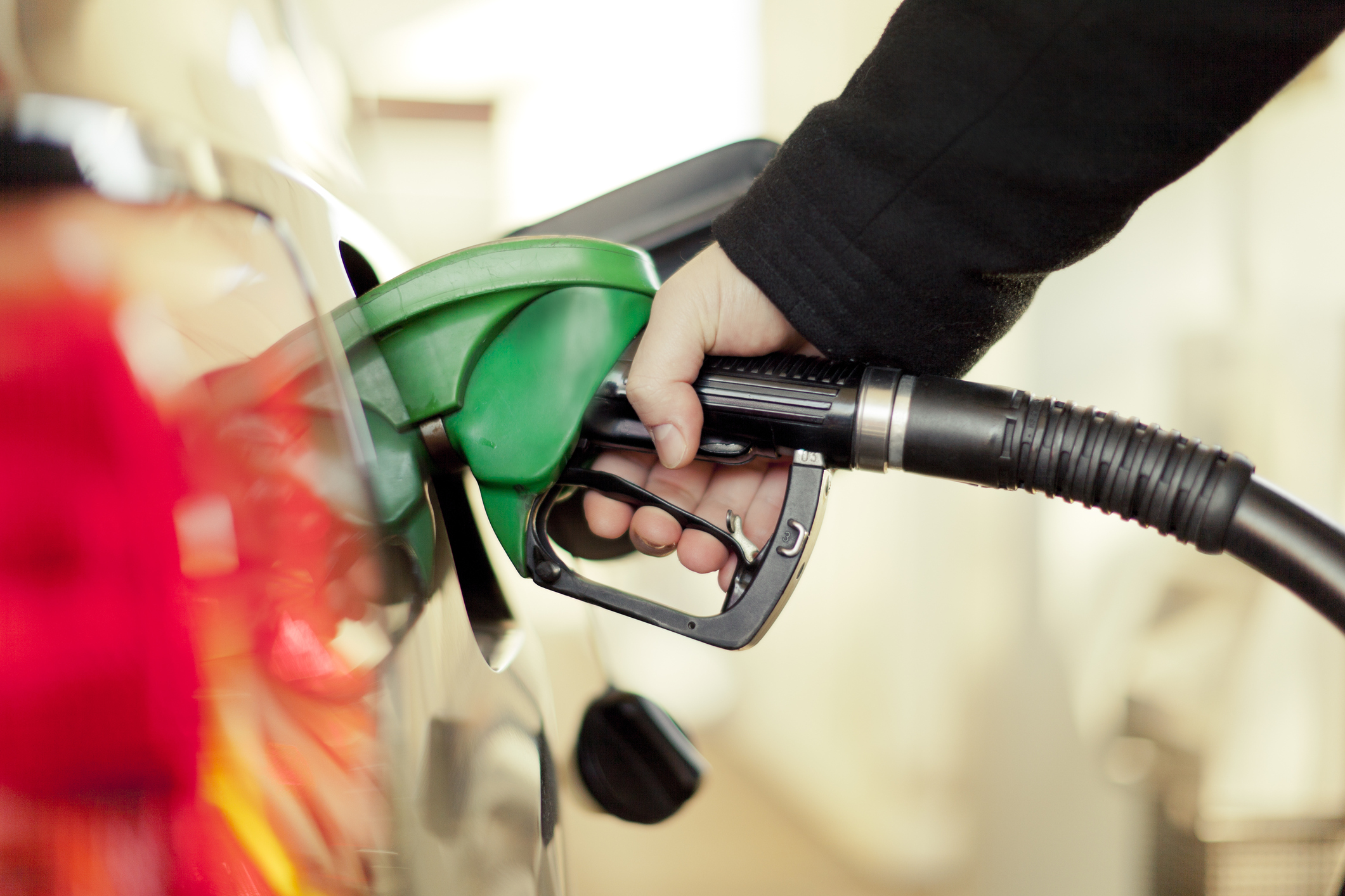 Rodar com o carro na reserva faz mal?
