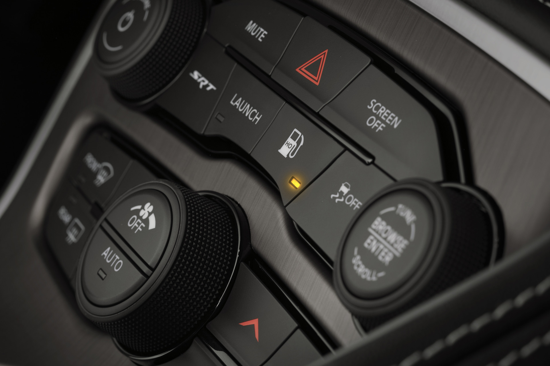 Botão para ativação de gasolina  do Dodge Challenger SRT Demon