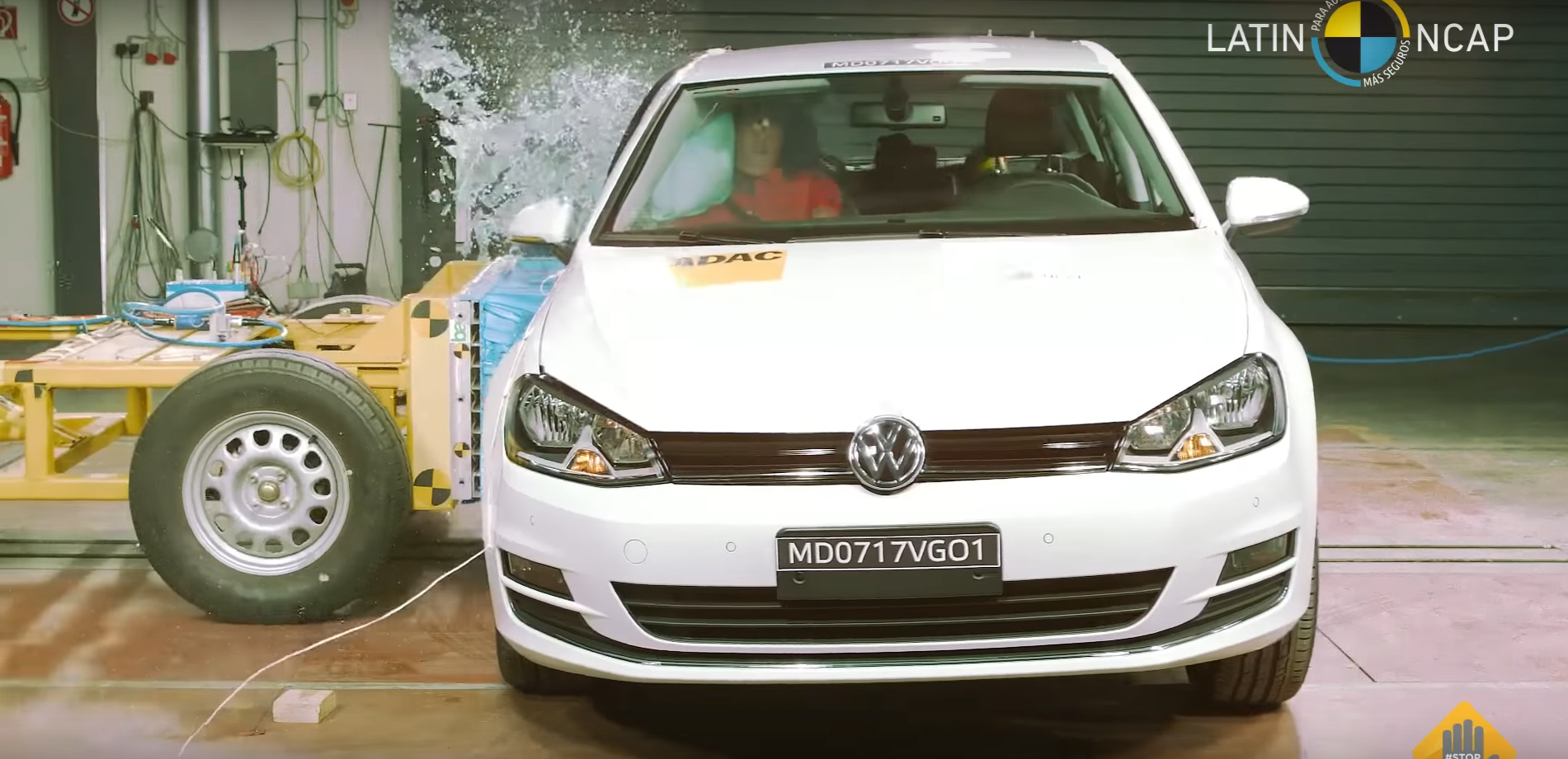Volkswagen Golf em teste de impacto