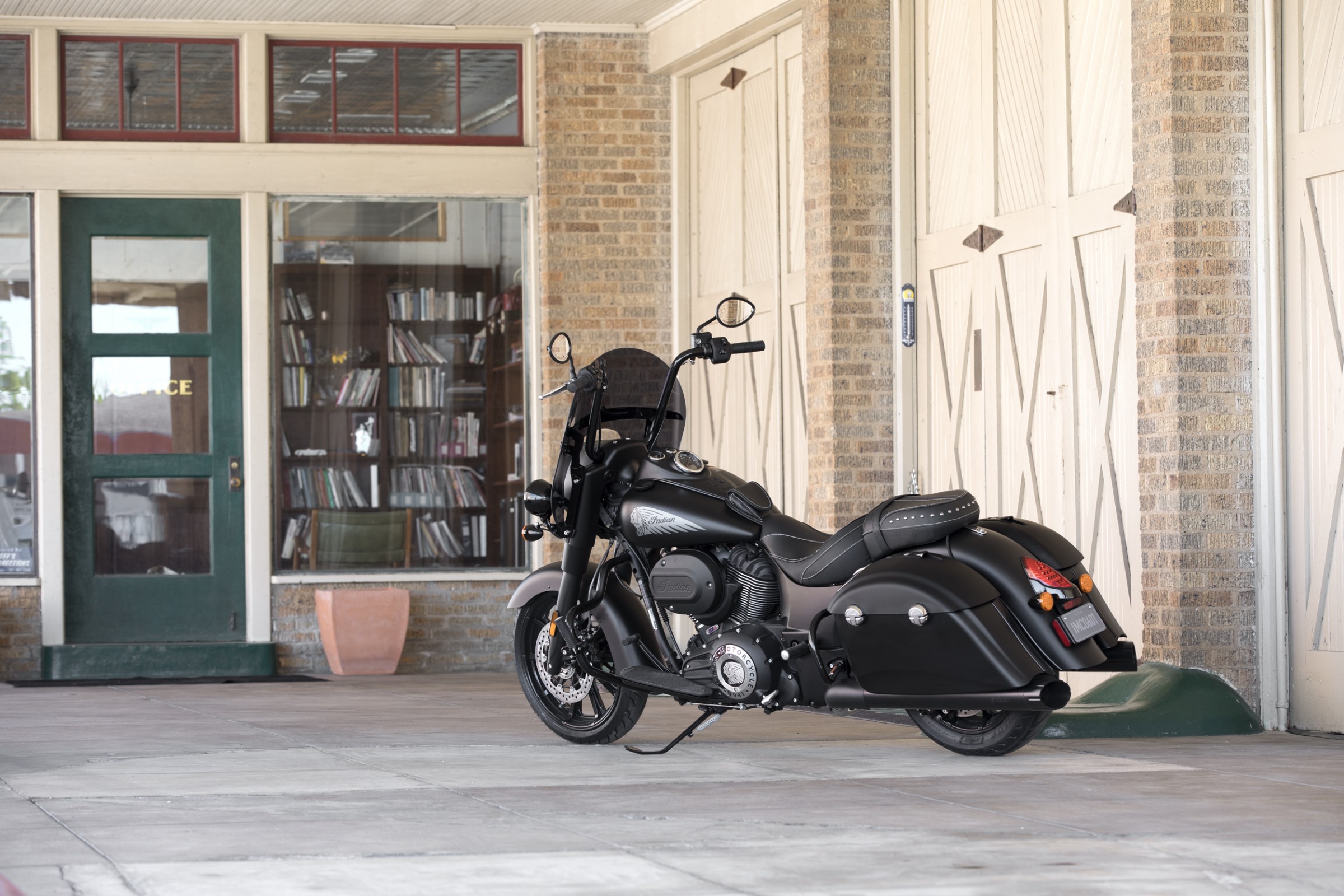 577mundomoto_indian_springfield_darkhorse.jpg