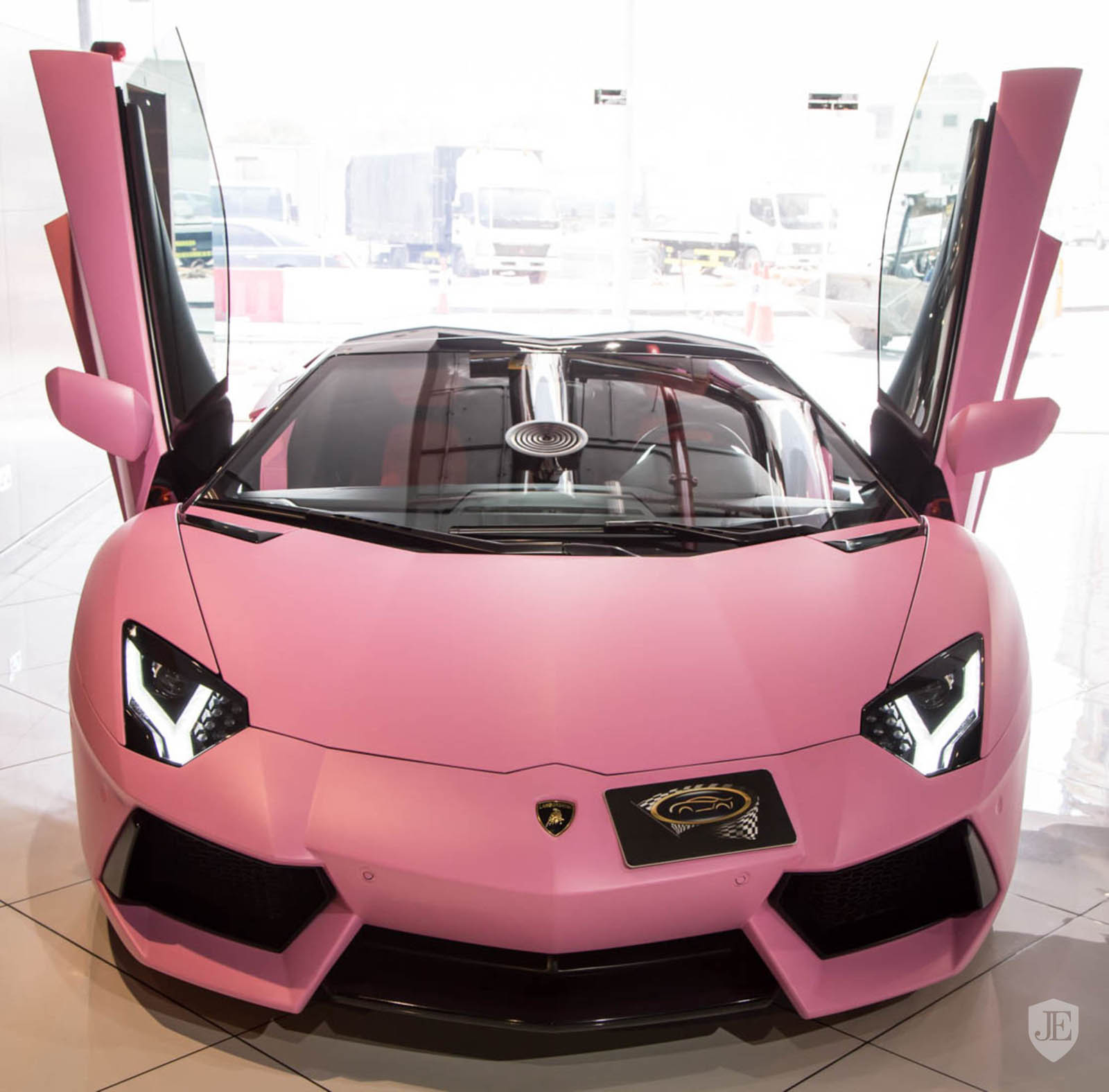 Lamborghini Aventador Rosa