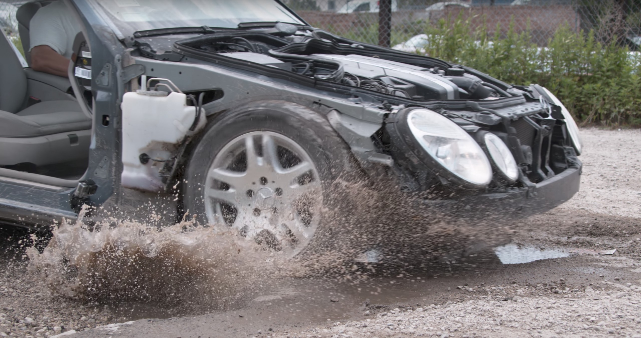 Mercedes-Benz E320 teste suspensão WP reprodução Youtube