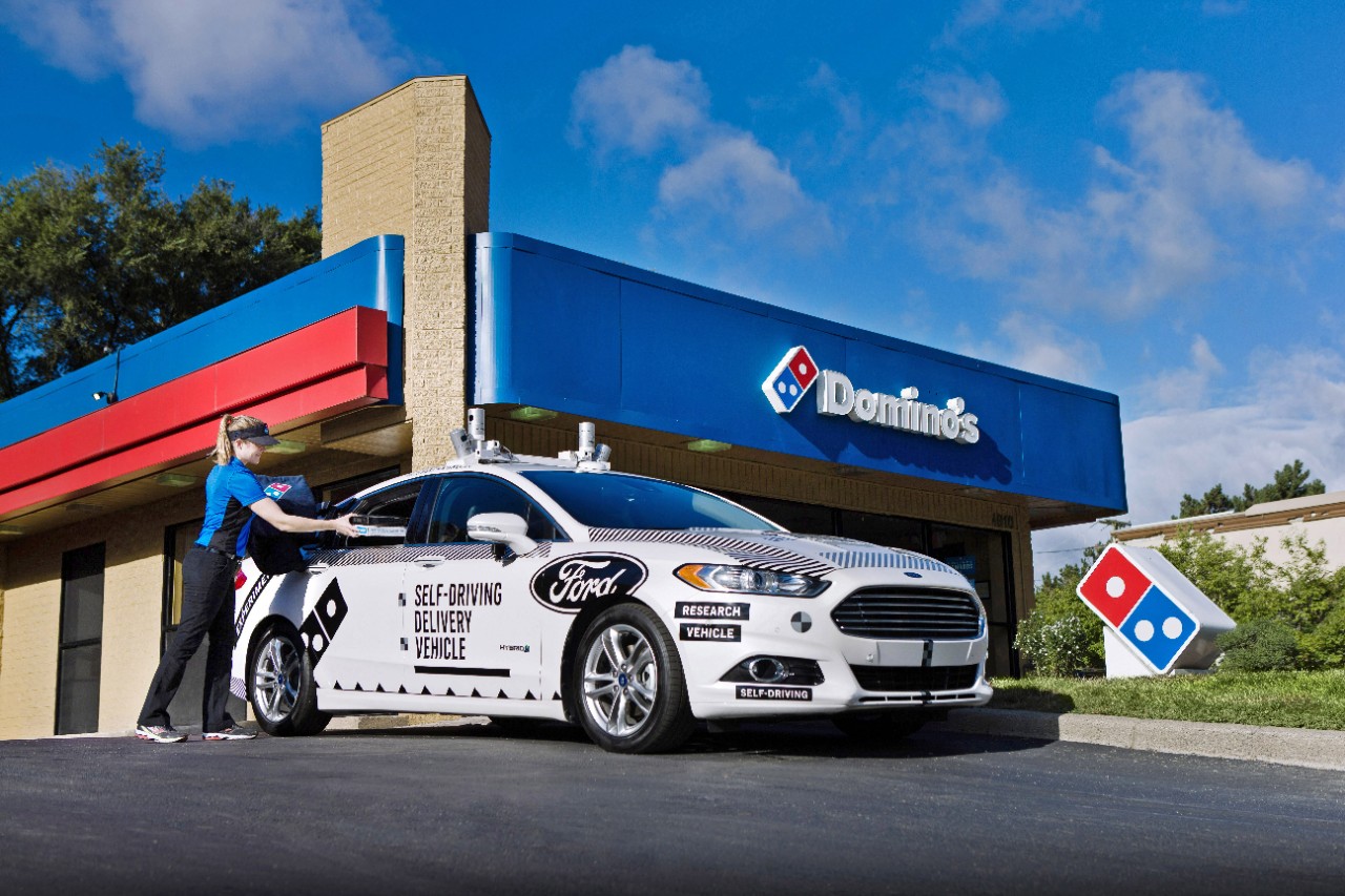 ford fusion hybrid autonomo dominos entrega pizza