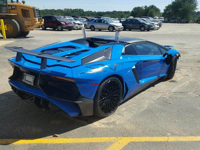 crashed lamborghini aventador sv roadster