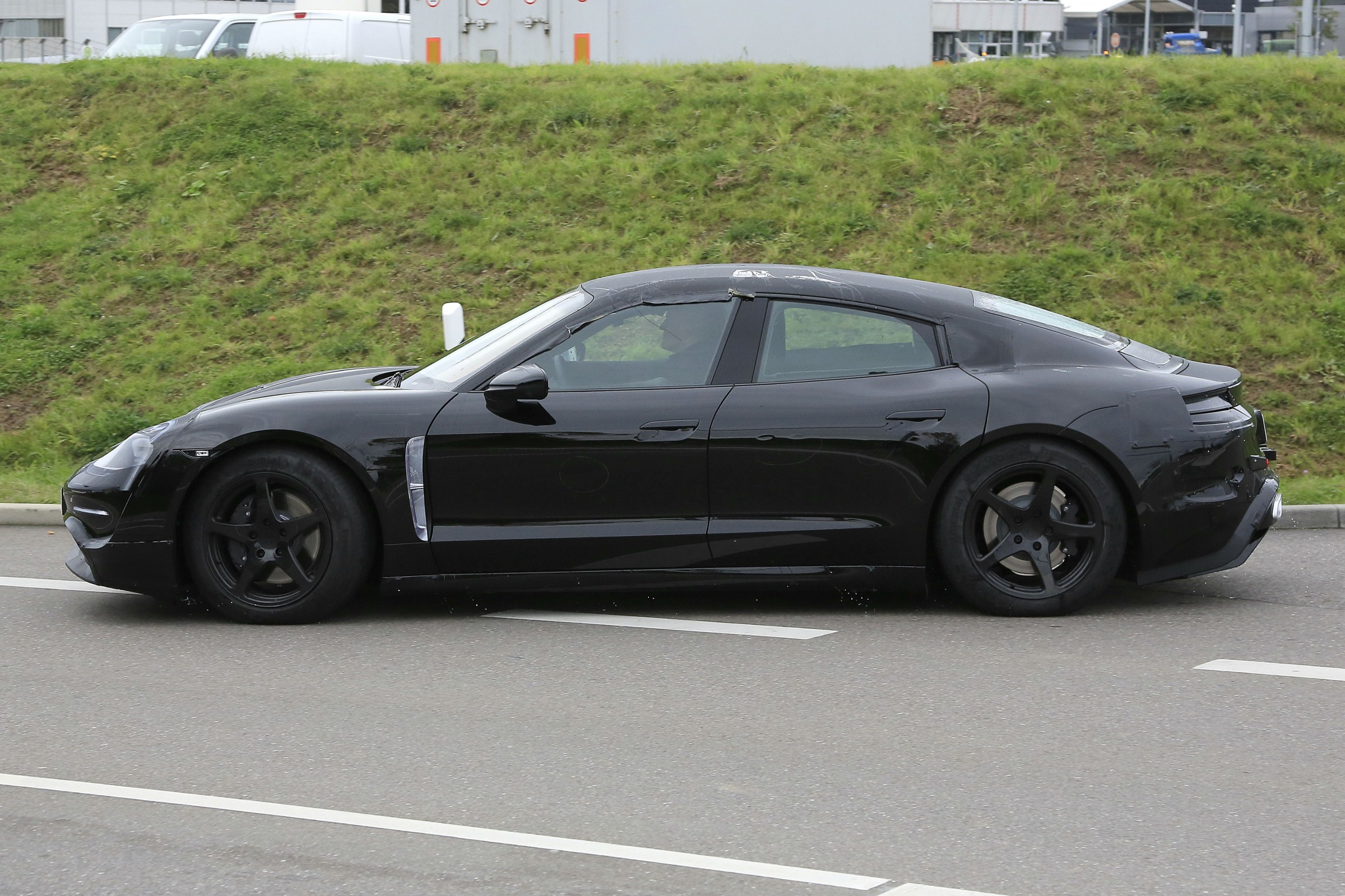 Porsche Mission E Flagra Segredo