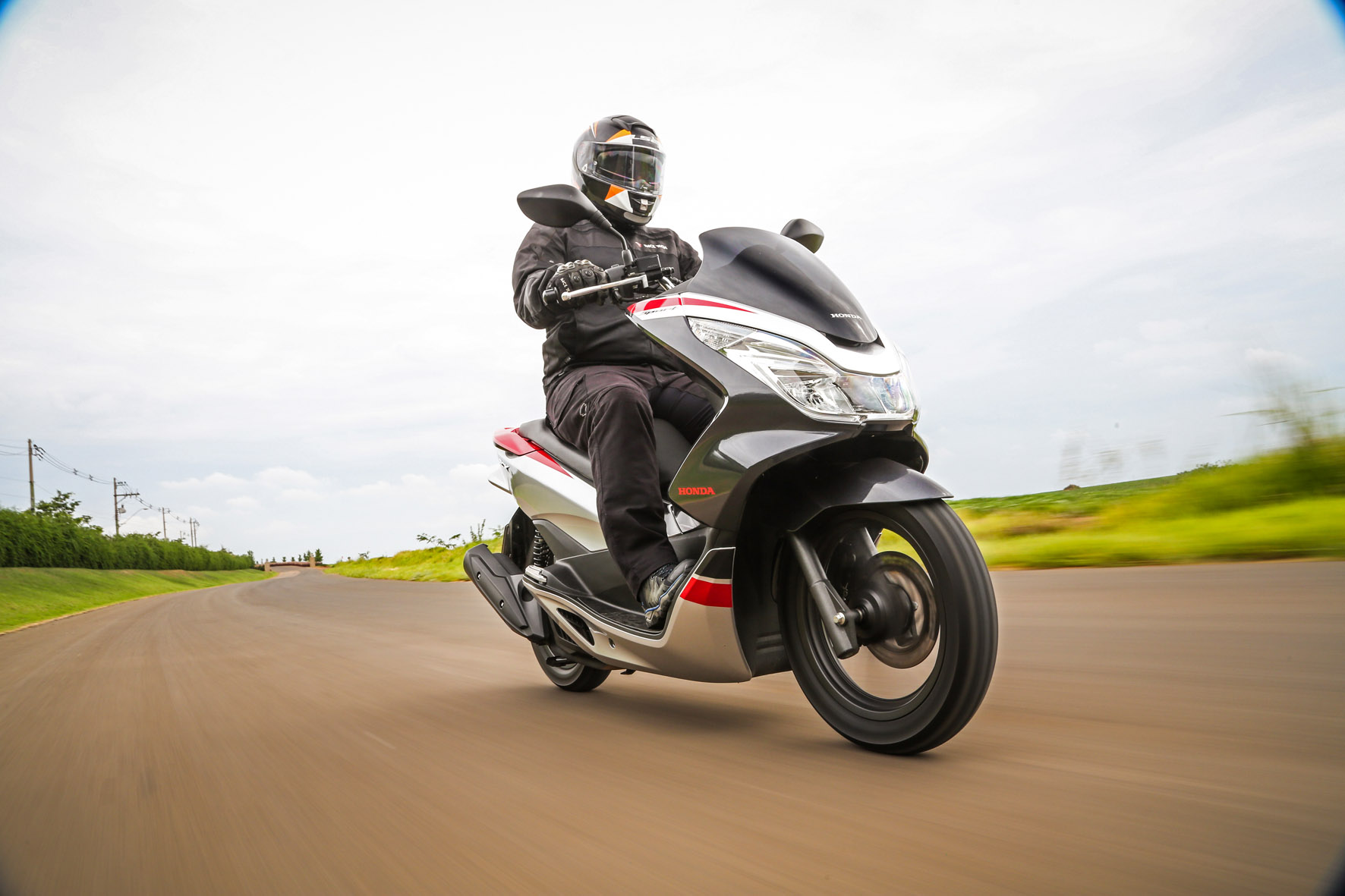 Honda PCX  x Honda Biz 2018