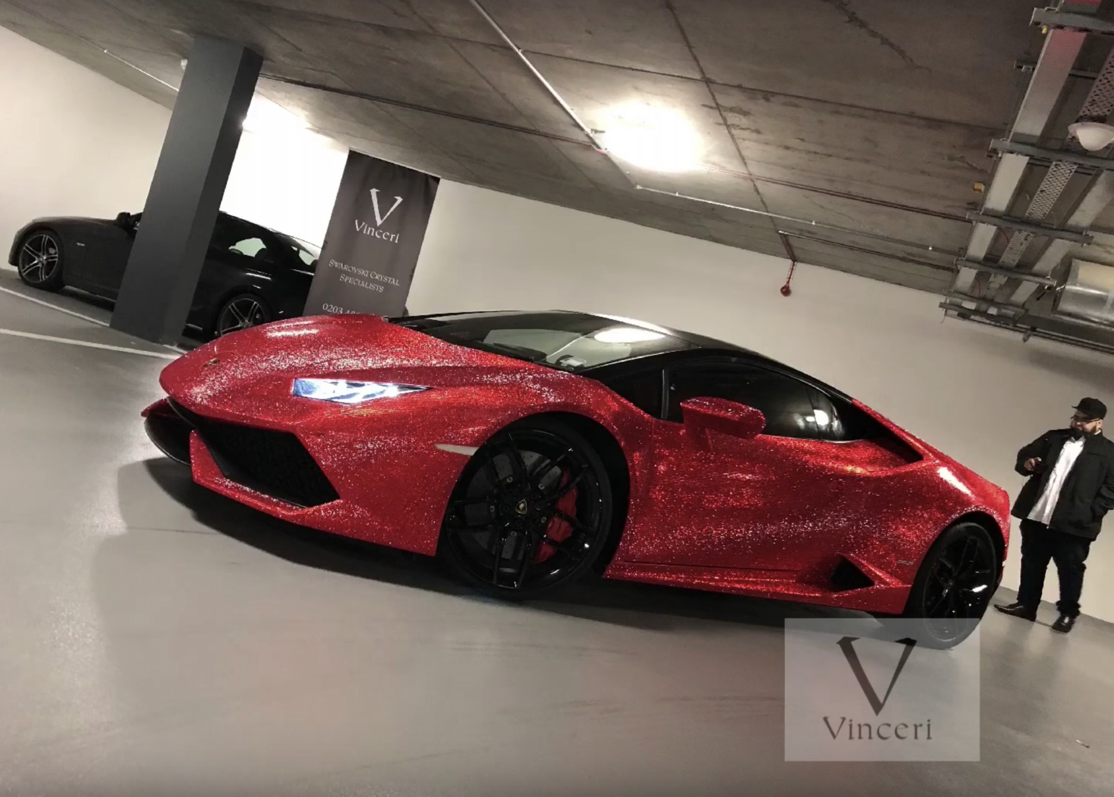Lamborghini Huracán customizado com cristais Swarovski pela Vinceri UK