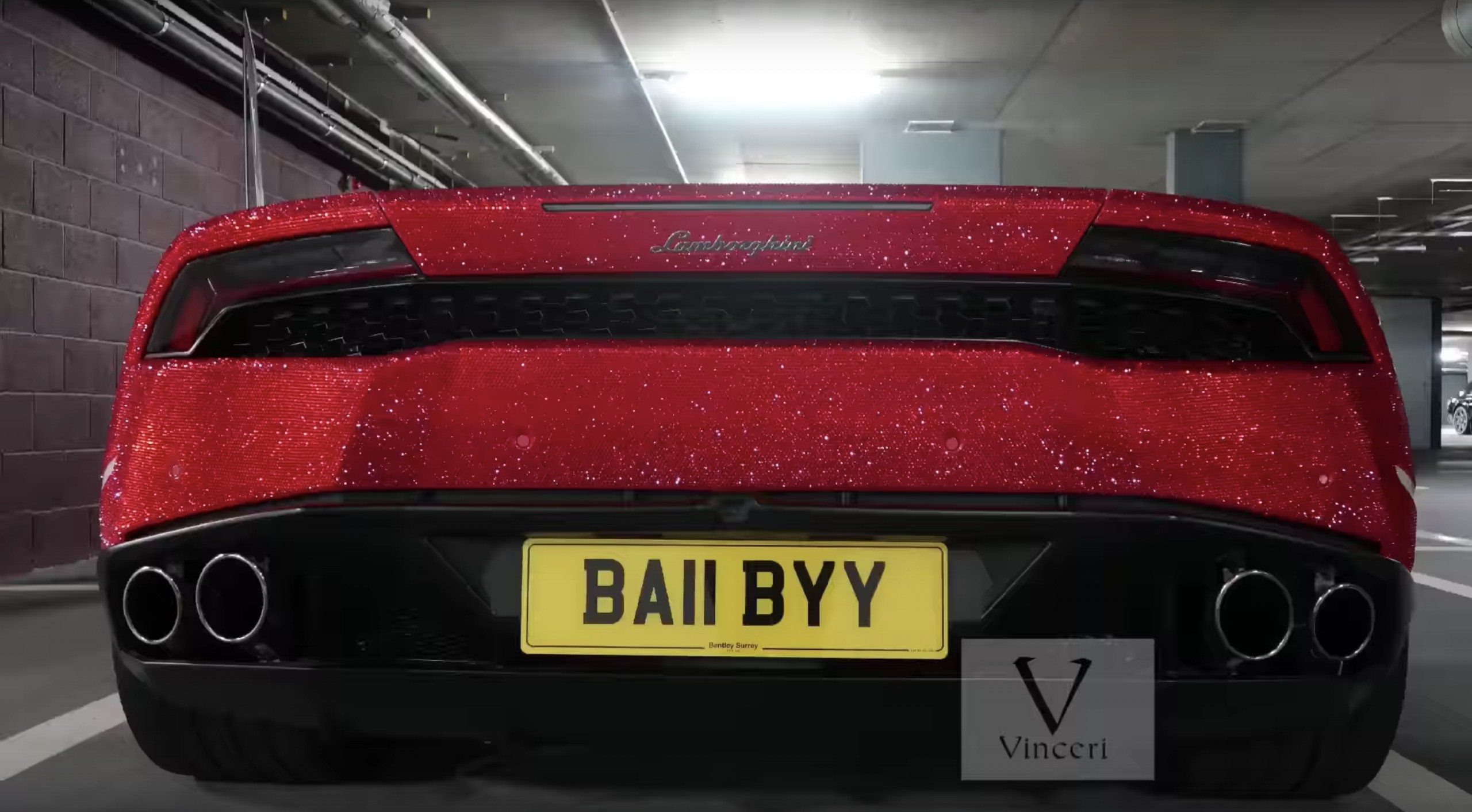 Lamborghini Huracán customizado com cristais Swarovski pela Vinceri UK