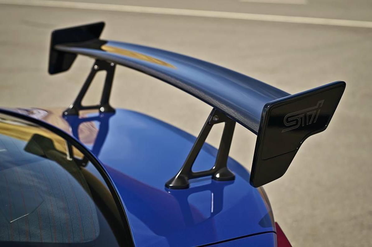2017-subaru-brz STI teaser asa traseira