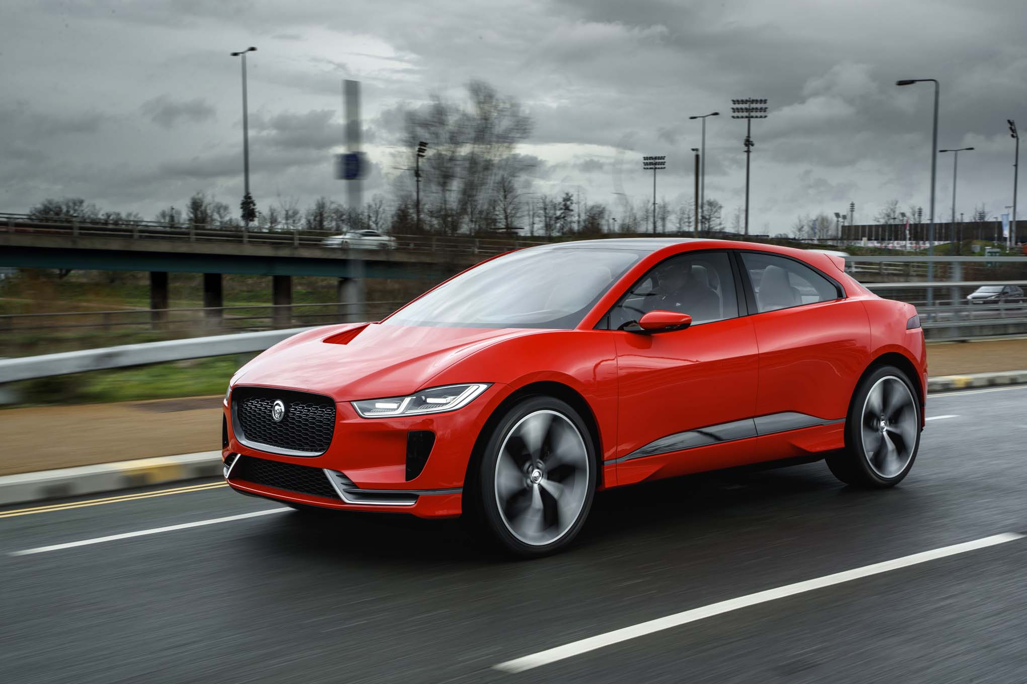 jaguar-i-pace-concept-front-three-quarter-in-motion-06-172