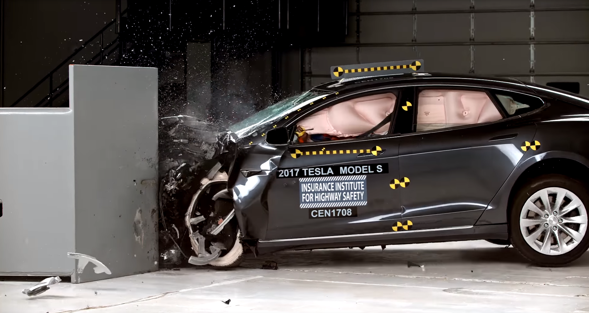 Tesla Model S em teste de impacto nos EUA