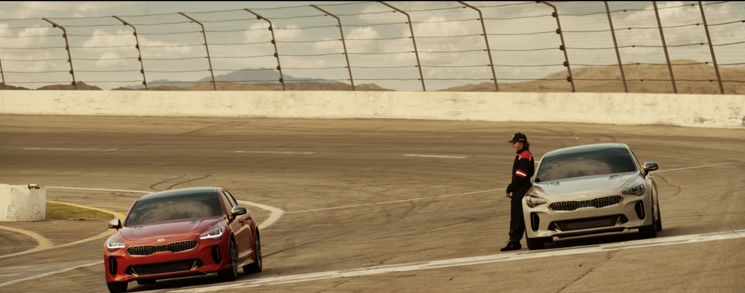 Comercial Super Bowl Kia Stinger Emerson Fittipaldi