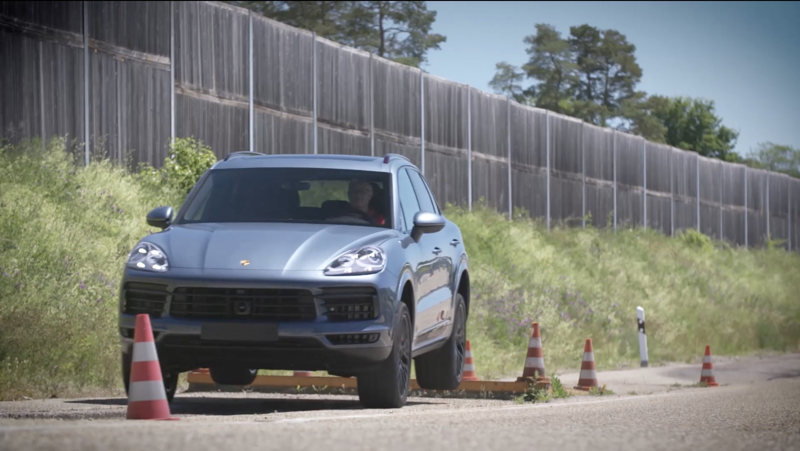 Porsche Cayenne 2018 testes