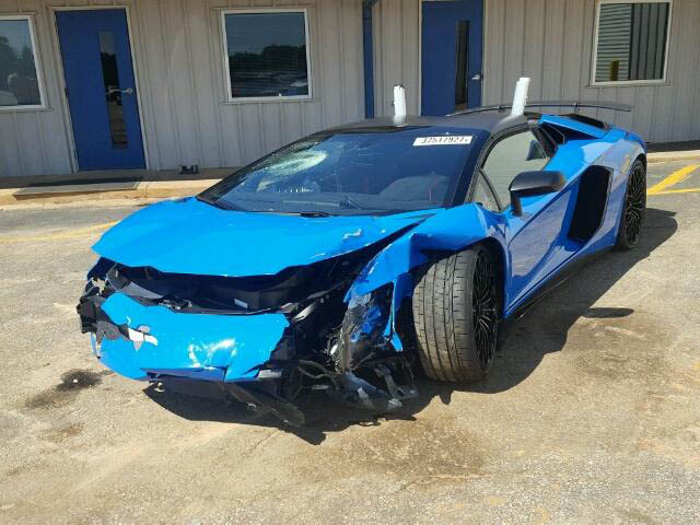 crashed lamborghini aventador sv roadster