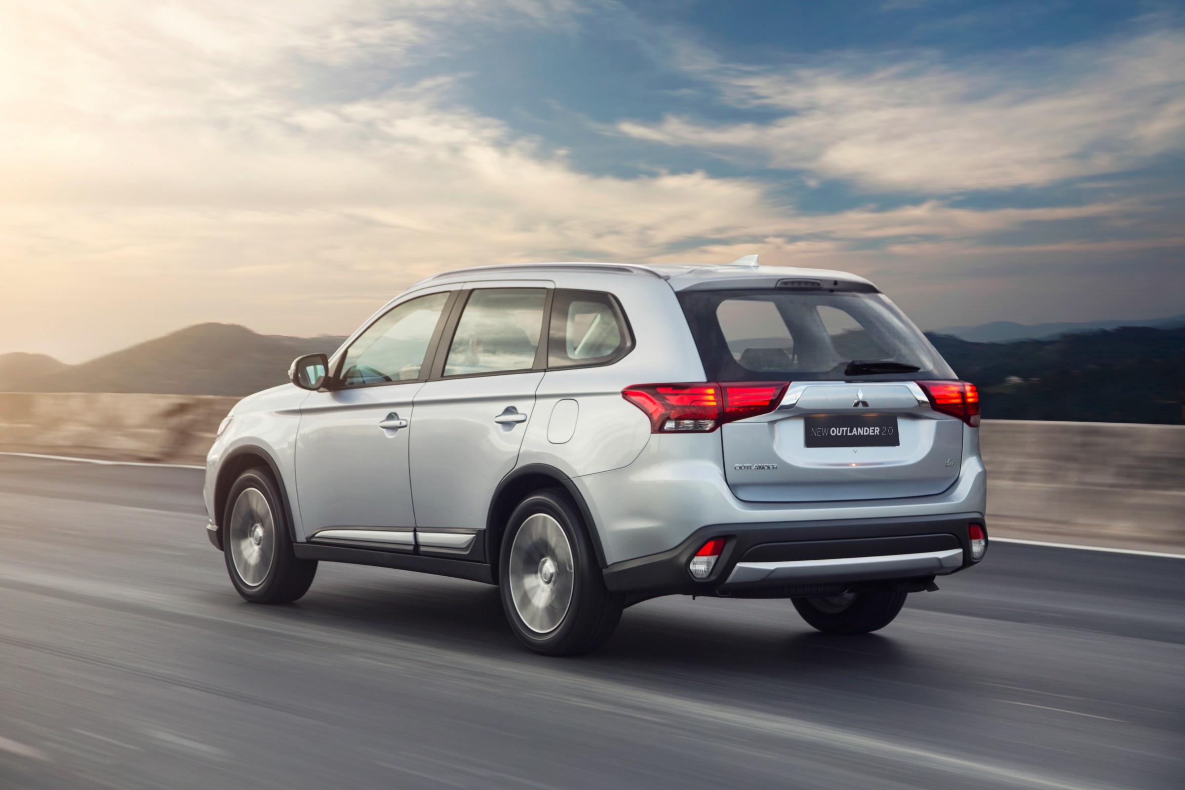mitsubishi outlander comfort_2.0 1