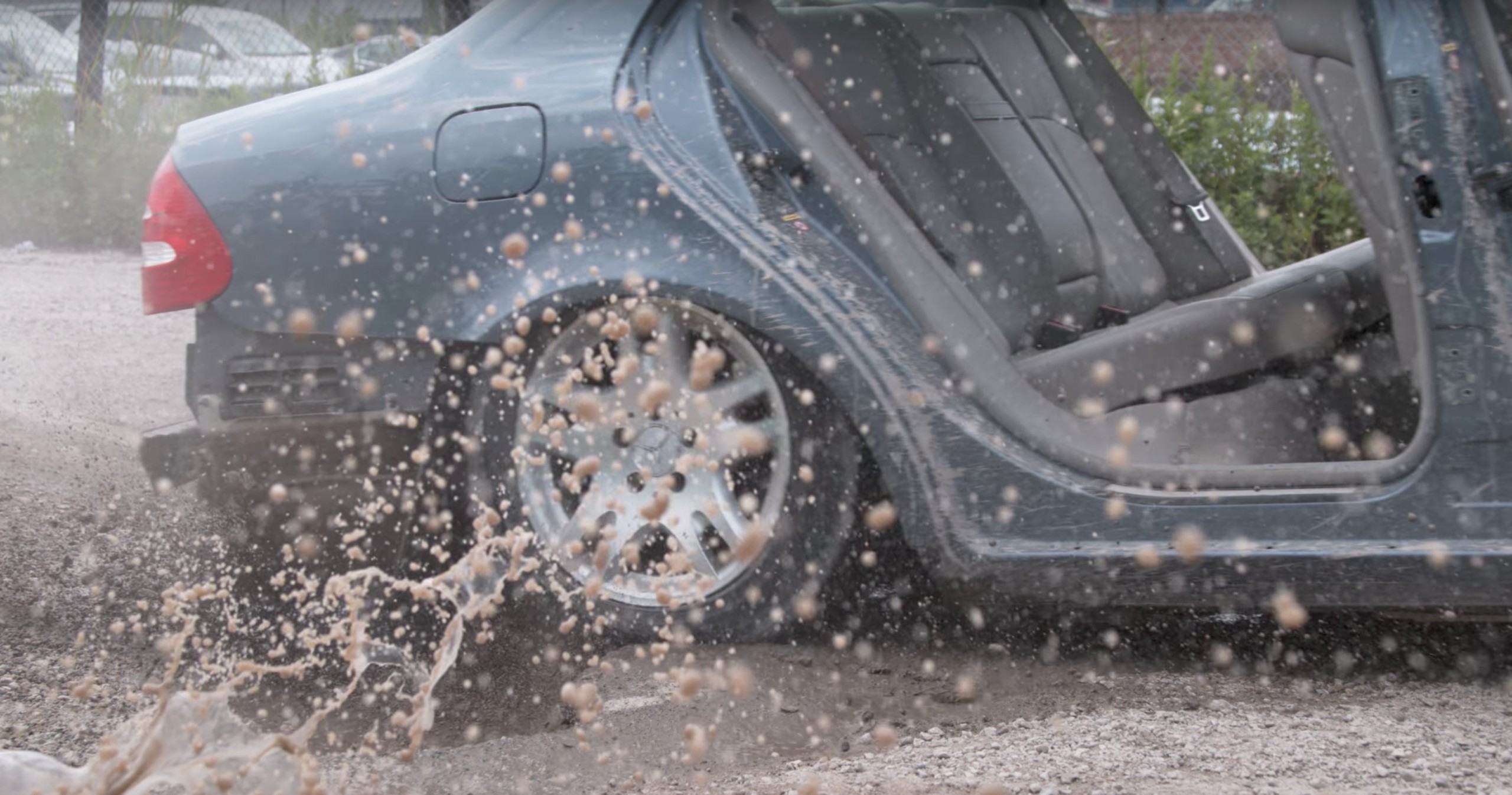 Mercedes-Benz E320 teste suspensão WP reprodução Youtube