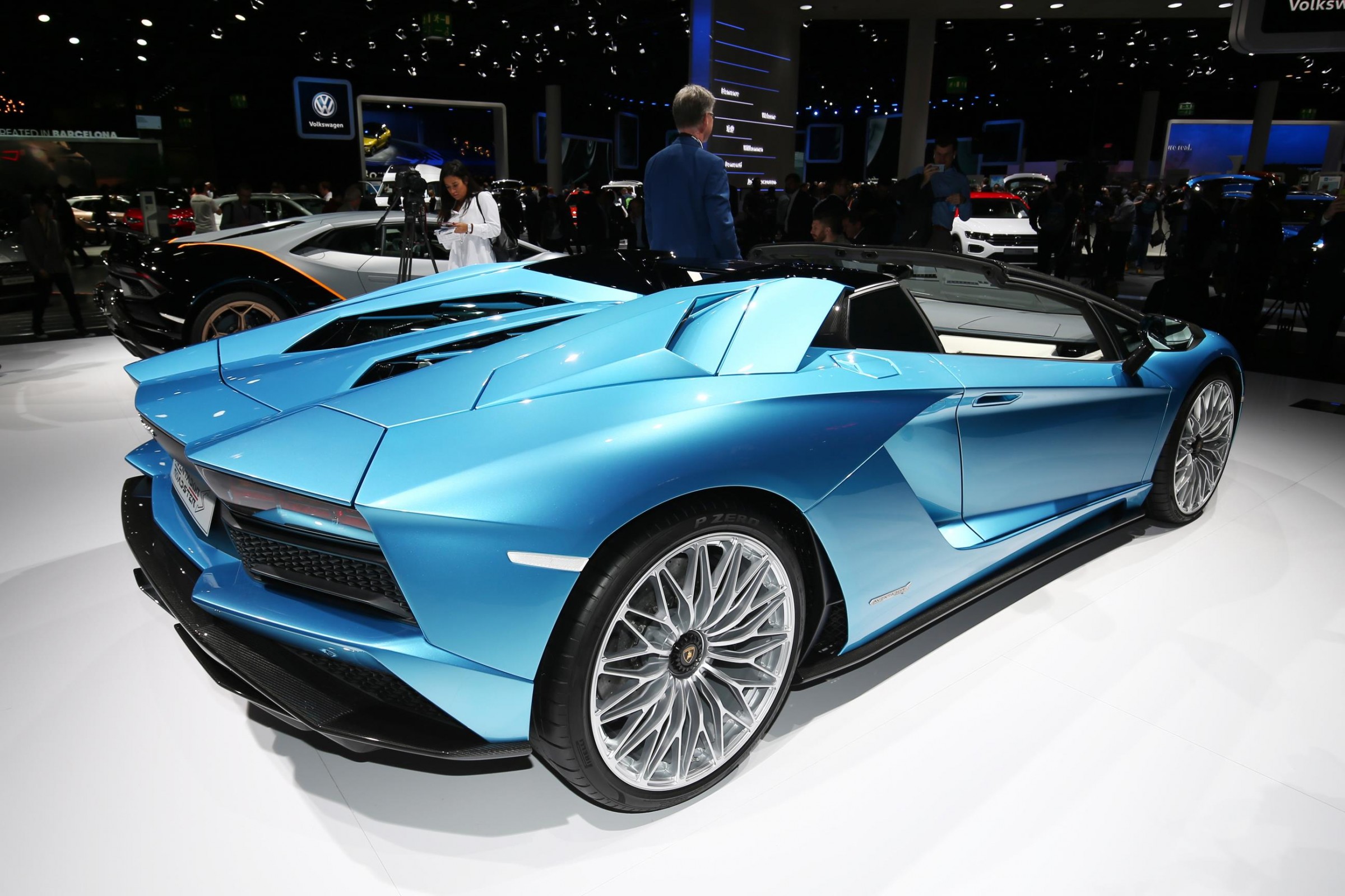 Lambortghini Aventador S Roadster