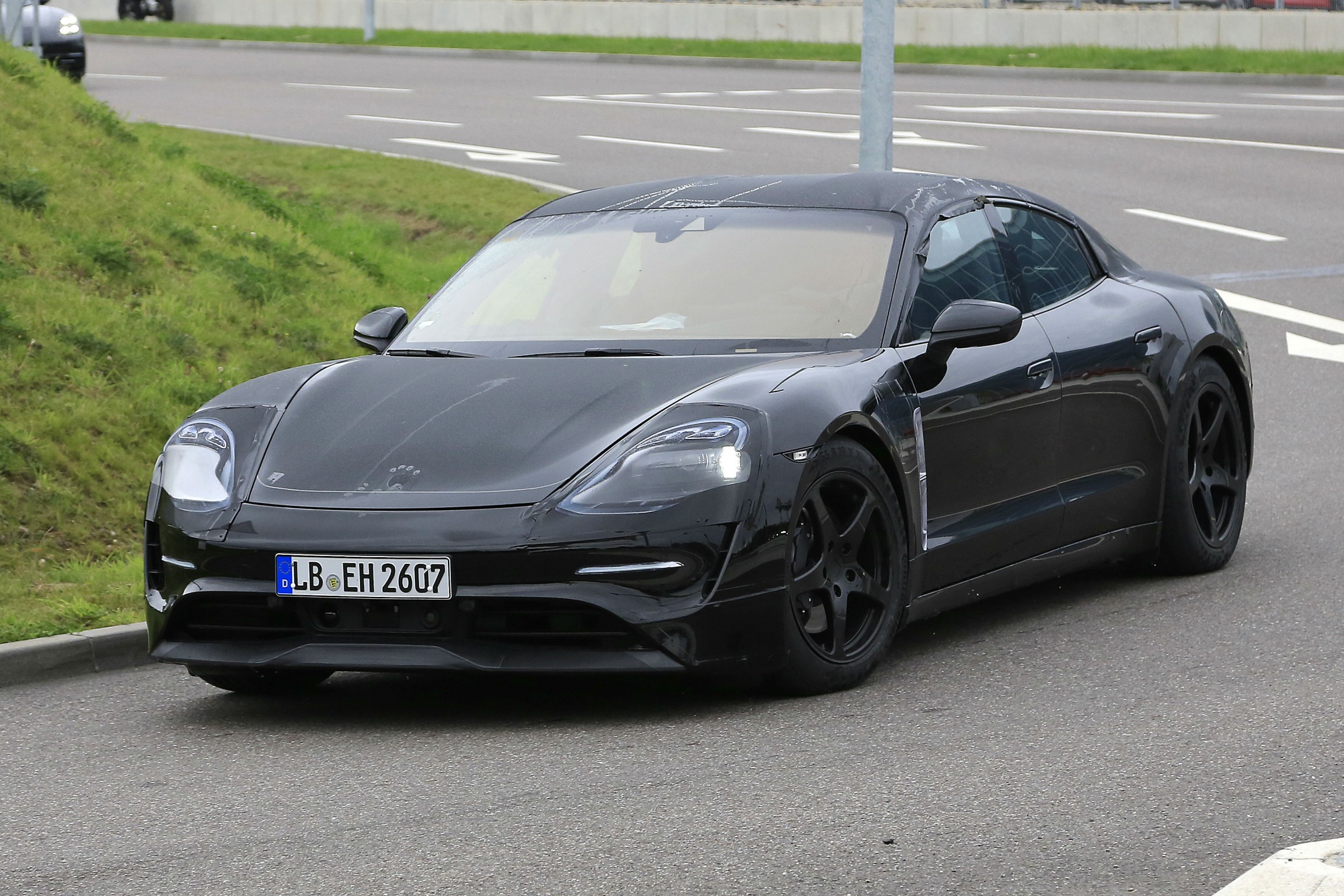 Porsche Mission E Flagra Segredo