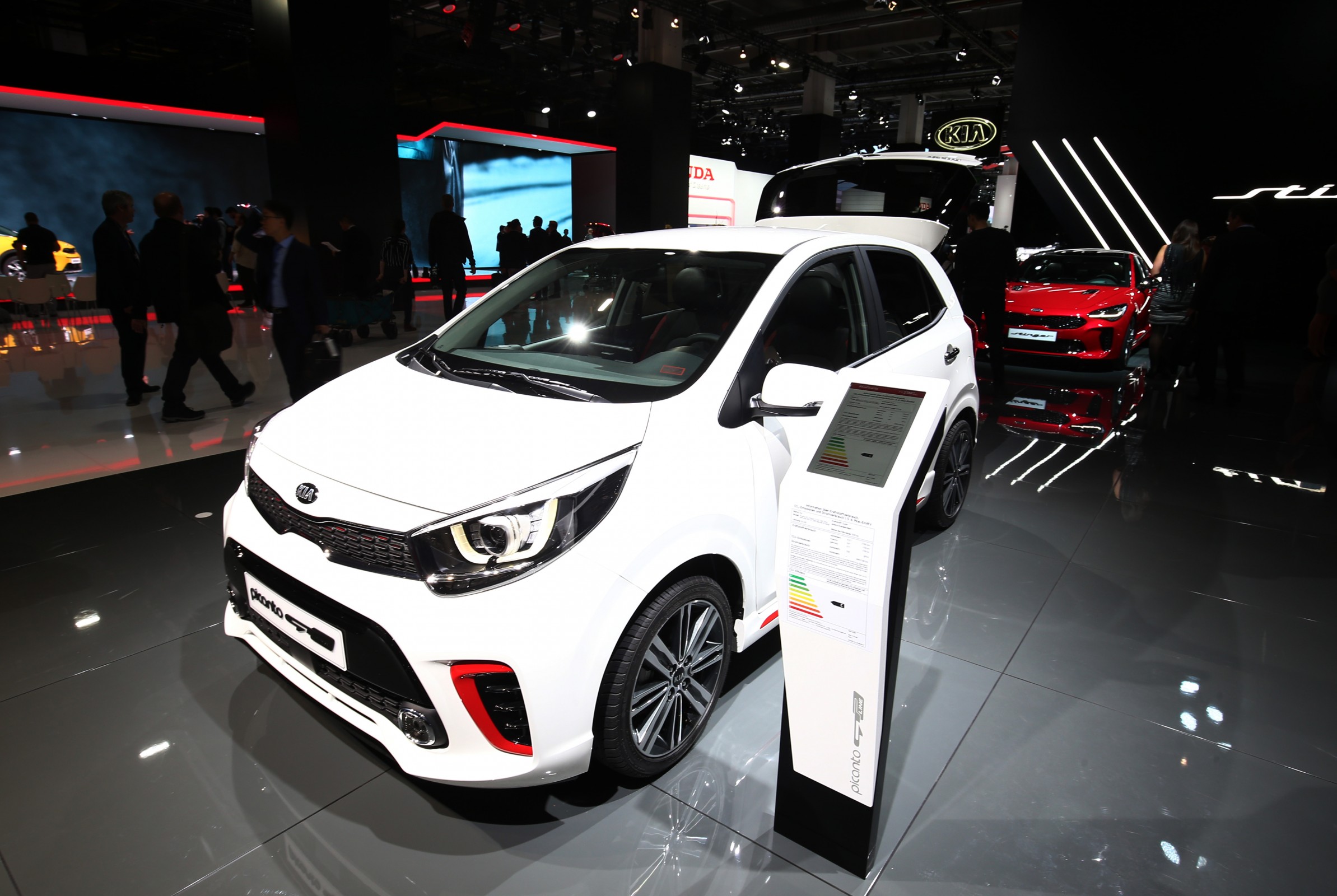 Kia Picanto GT 2018 branco no Salão de Frankfurt