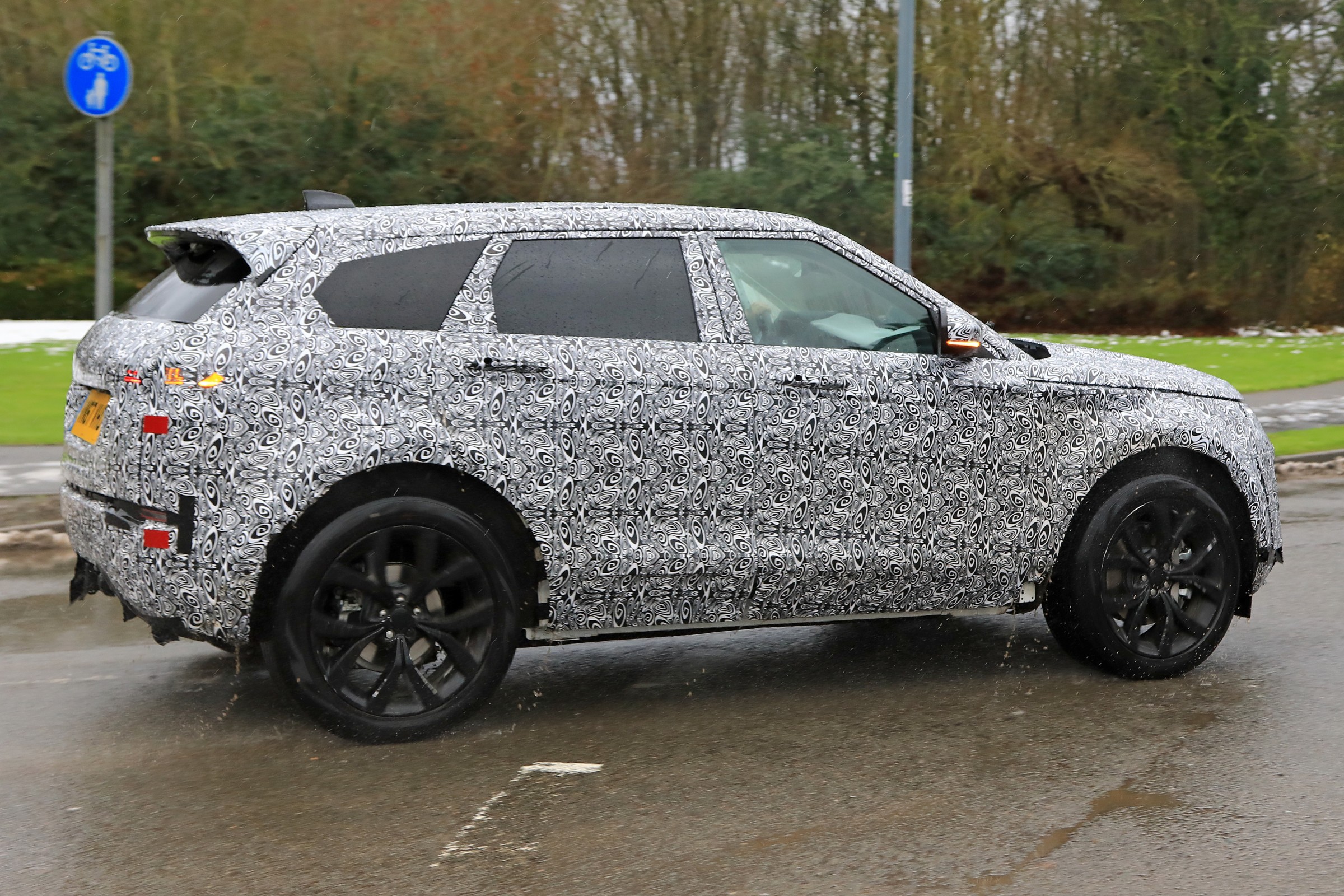Range Rover Evoque segunda geração protótipo em testes camuflado