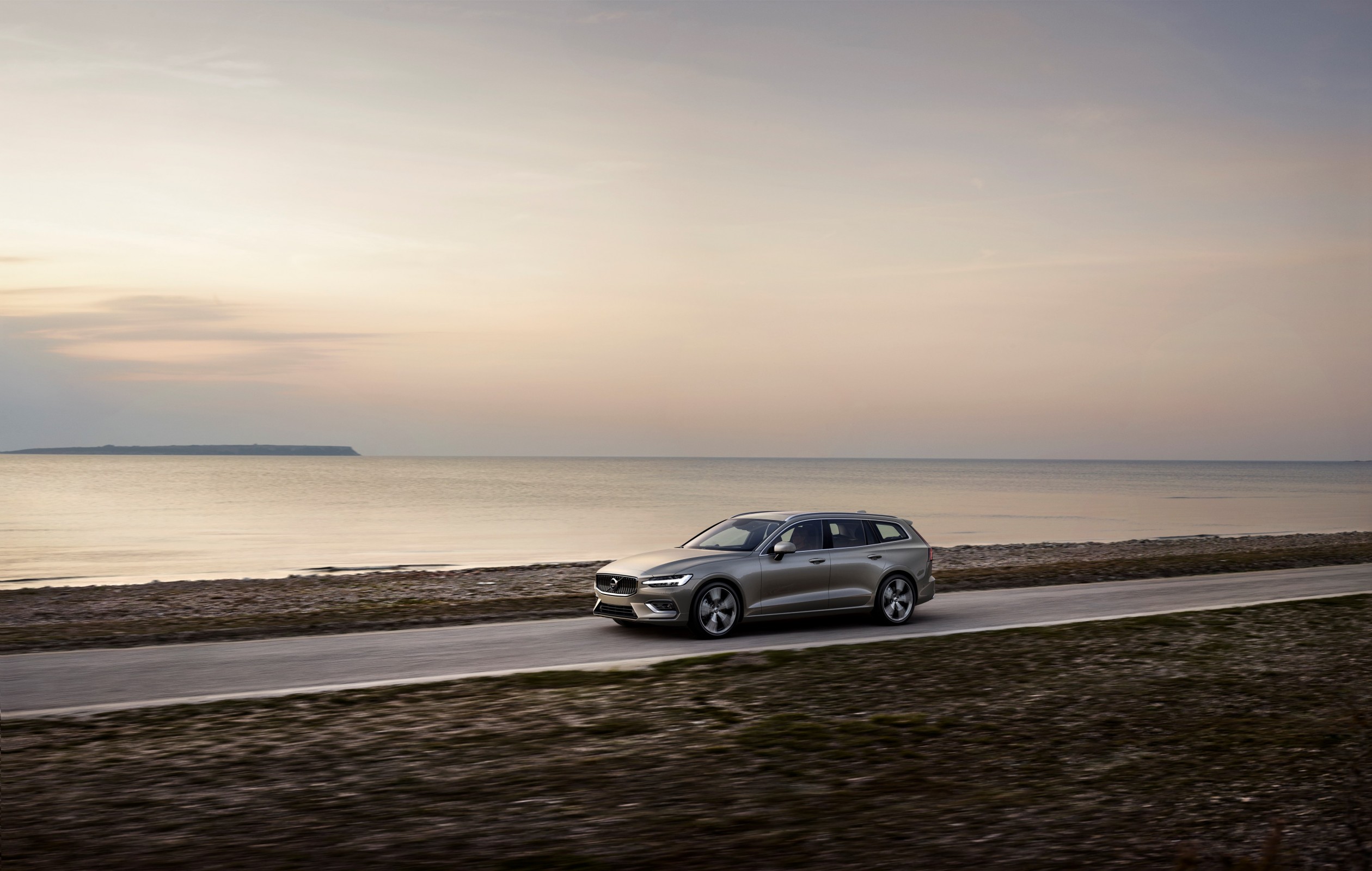 Volvo V60 2018 perua station wagon