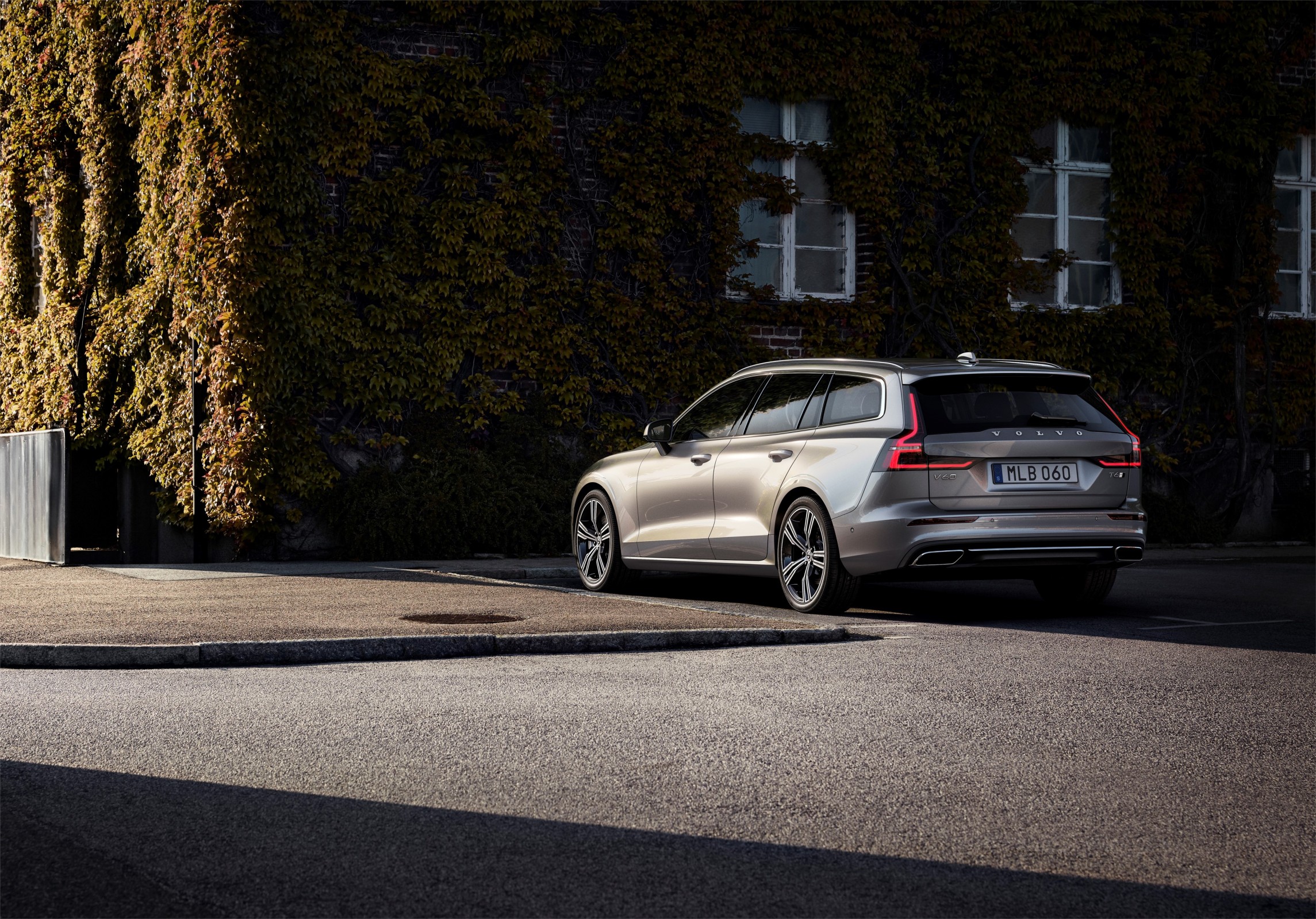 Volvo V60 2018 perua station wagon