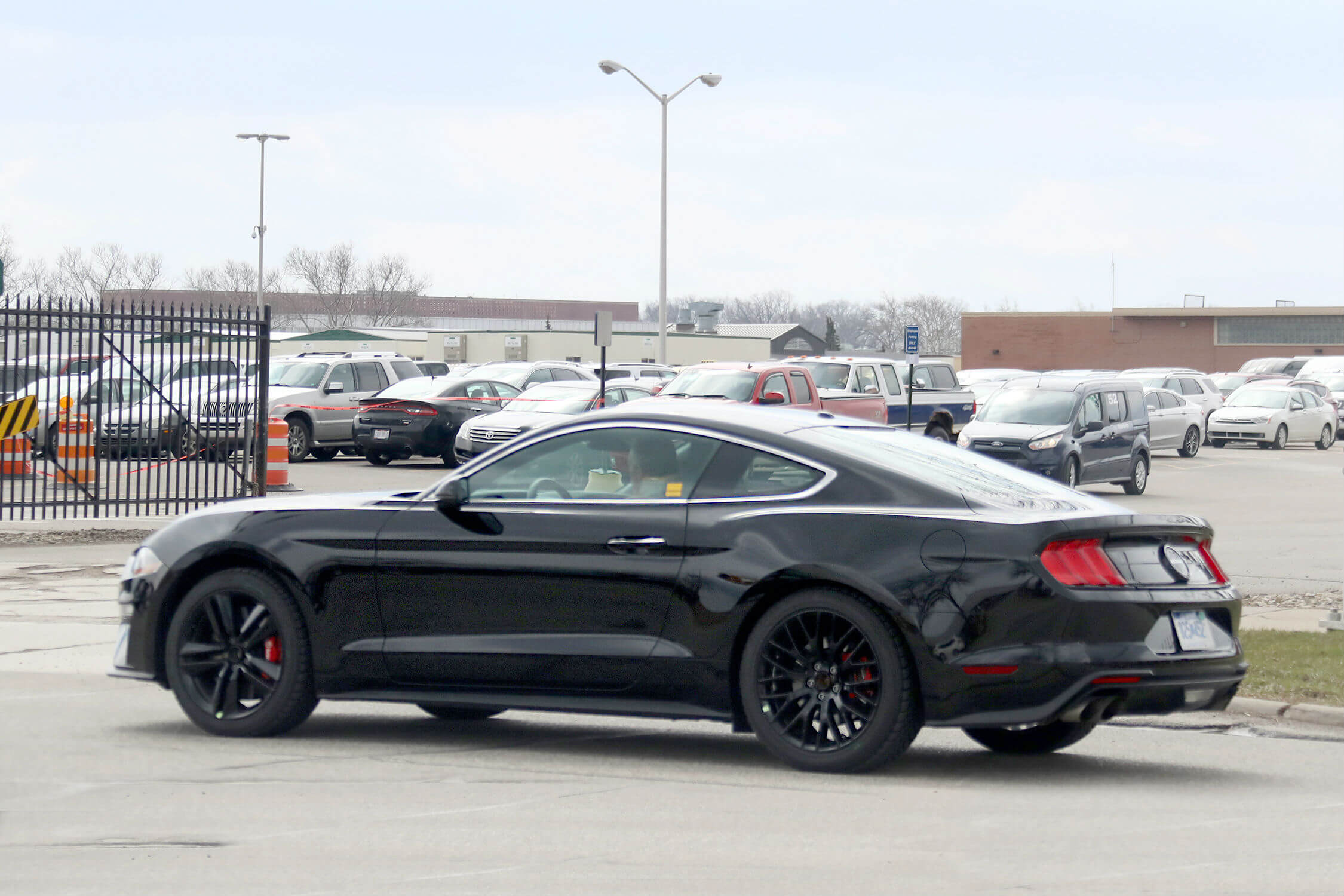 Bullitt Black 002